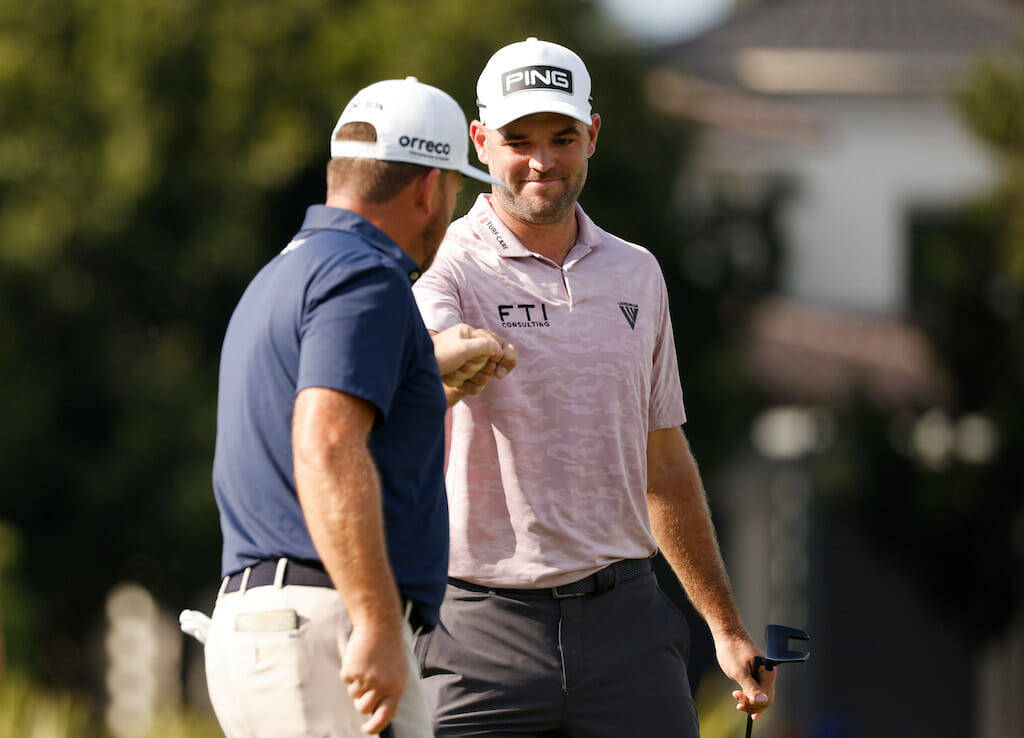 Corey Conners, fist bump, golfers, SD Desktop Wallpaper