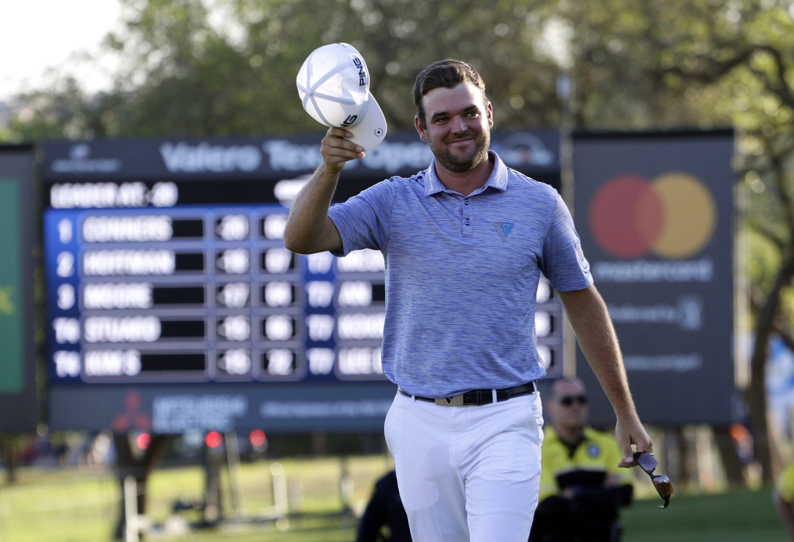 Corey Conners, blue polo, white pants, 2K Desktop Wallpaper