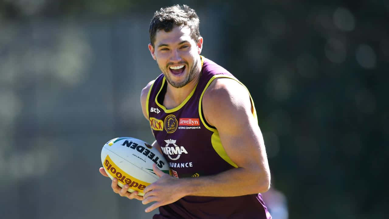 Corey Oates, Australian rules football player, maroon and yellow jersey, HD Desktop Wallpaper