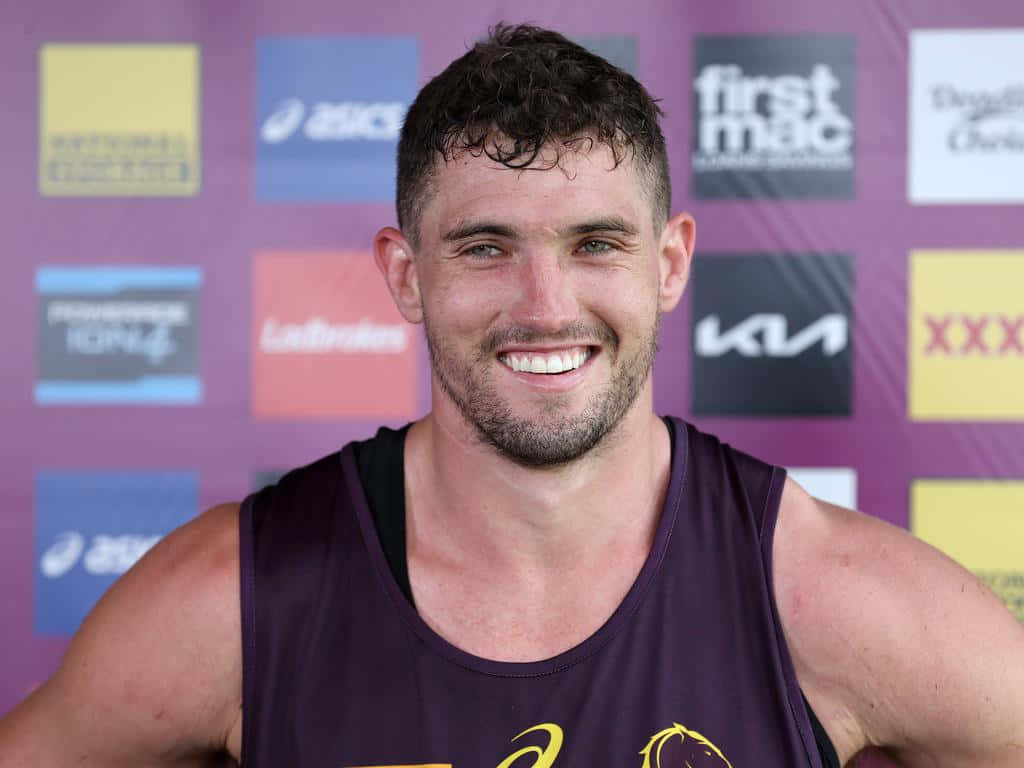 Corey Oates, purple sleeveless jersey, branded purple backdrop, SD Desktop Wallpaper