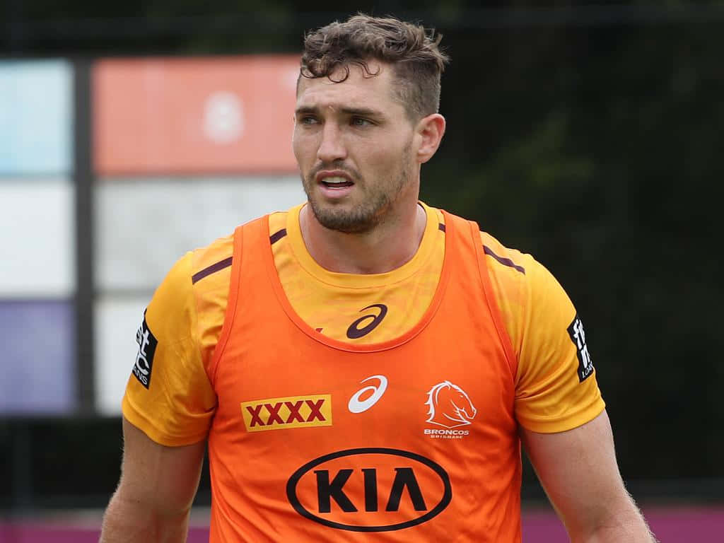 Corey Oates, orange training vest, sponsor logos, SD Desktop Wallpaper