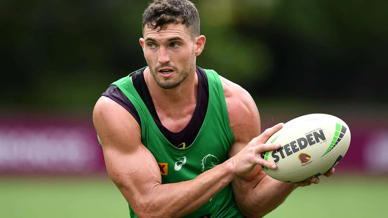 Corey Oates, green jersey, white Steeden ball, HD Desktop Wallpaper