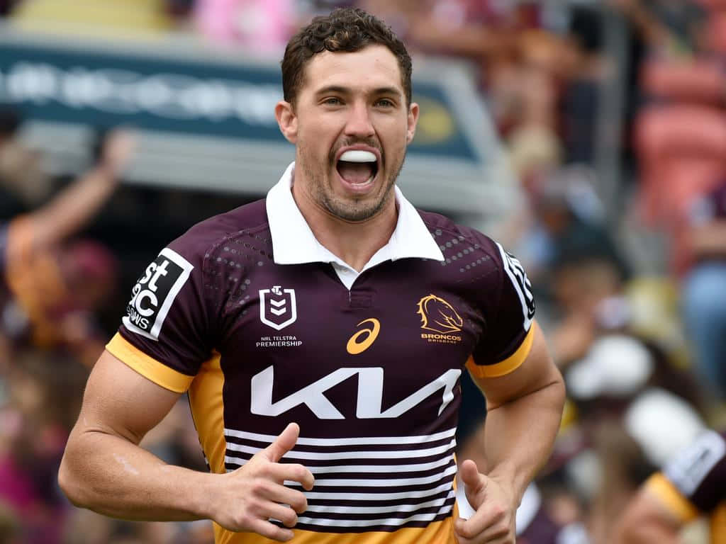 Corey Oates, maroon and gold jersey, daytime game, SD Desktop Wallpaper