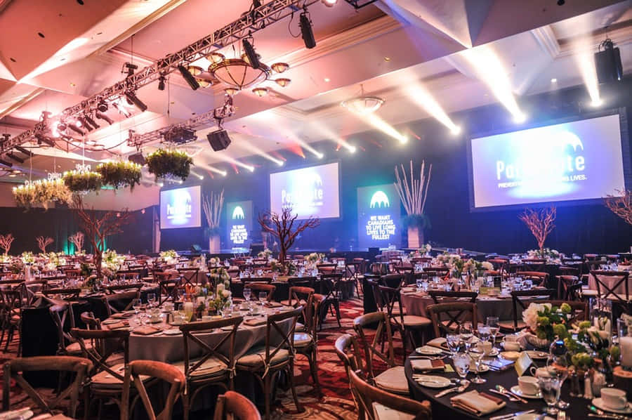 corporate event, grand banquet hall, round tables, SD Desktop Wallpaper
