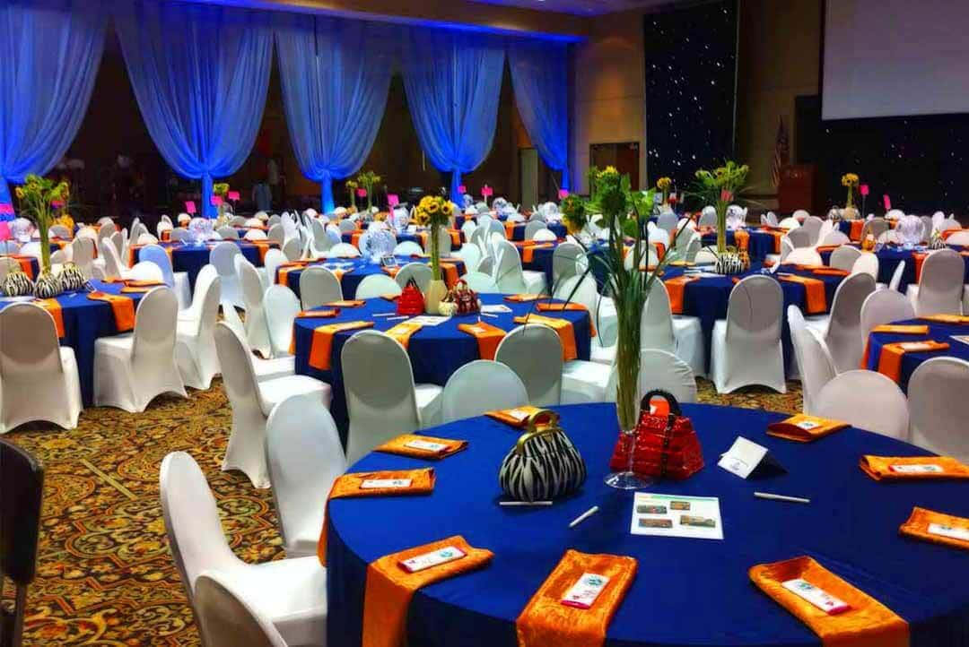 Corporate Event, banquet hall, round tables, SD Desktop Wallpaper