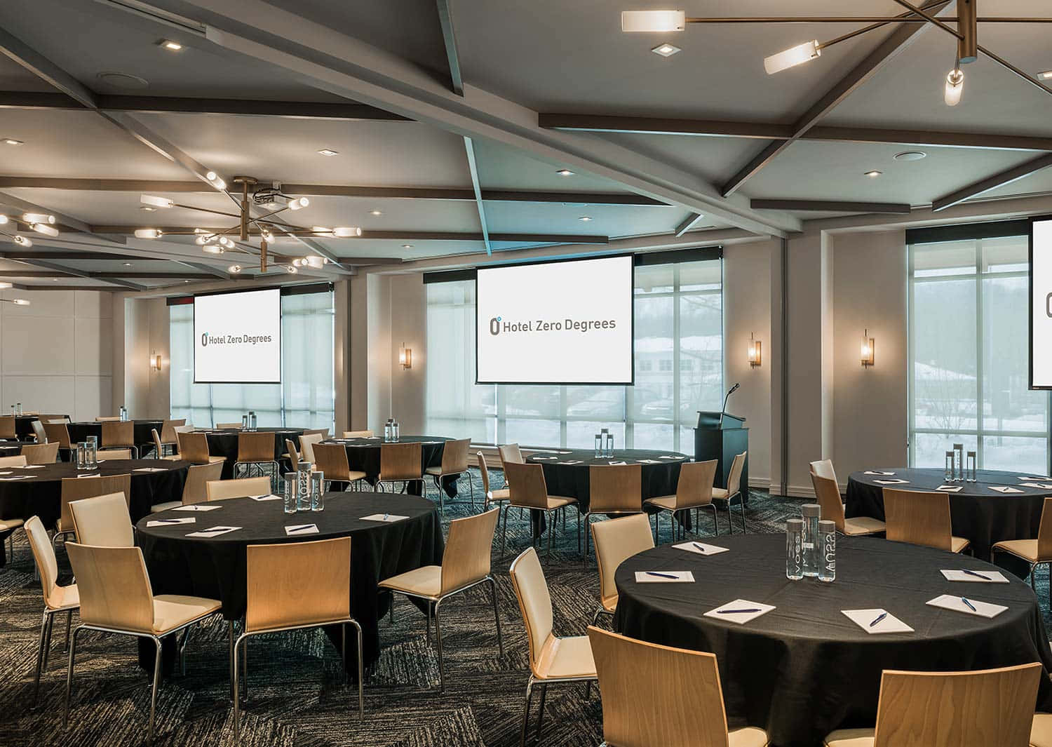 Corporate Event, round tables, black tablecloths, HD Desktop Wallpaper