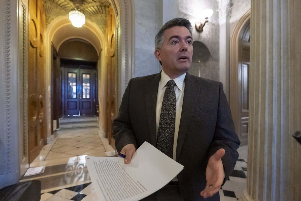 Cory Gardner, suit, ornate hallway, SD Desktop Wallpaper