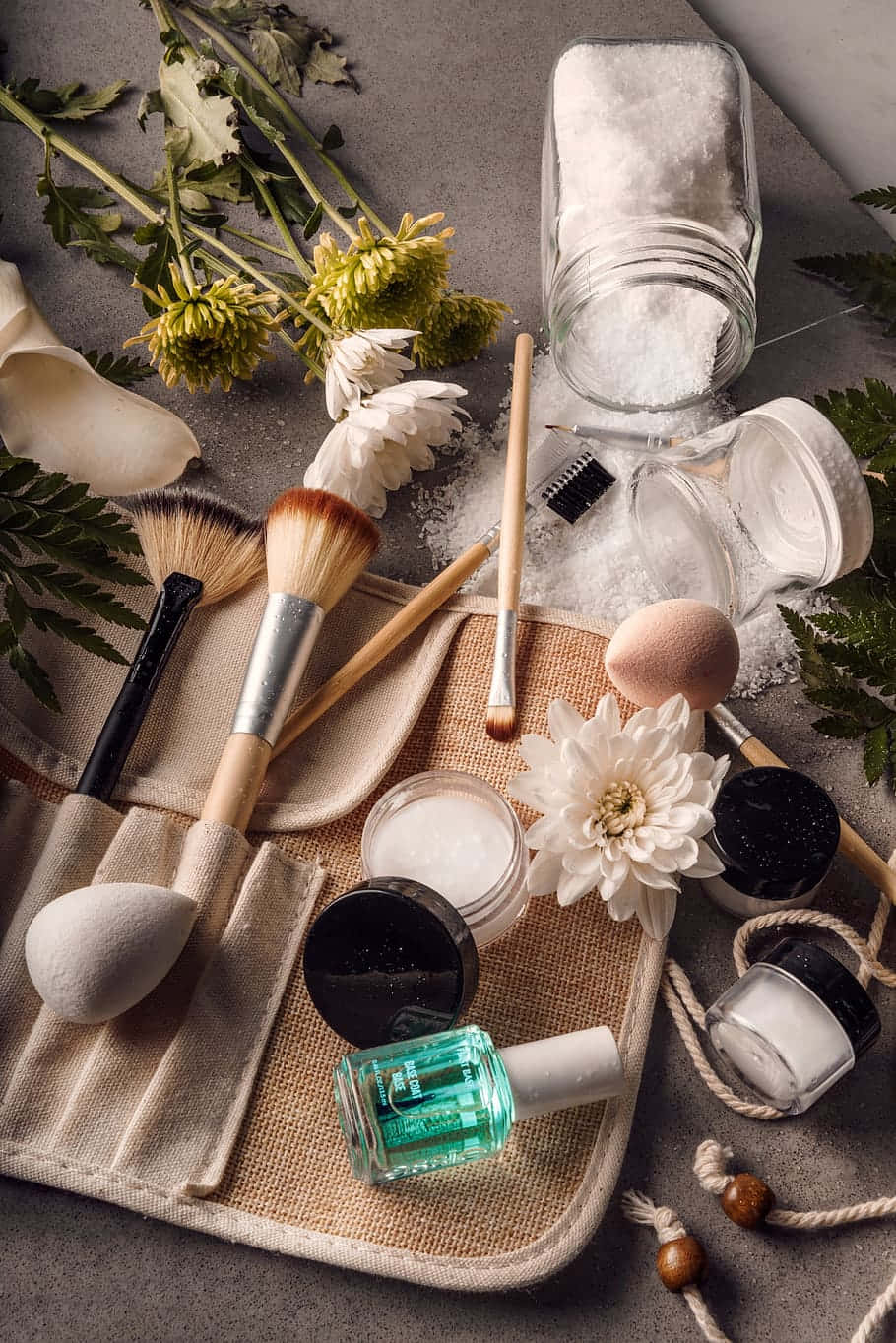 Cosmetic, makeup brushes, beauty products, HD Phone Wallpaper