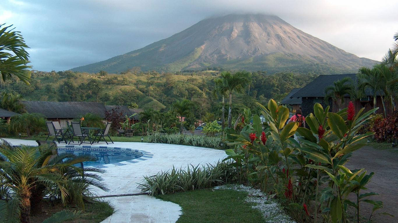 Costa Rica, stratovolcano, resort pool, HD Desktop Wallpaper