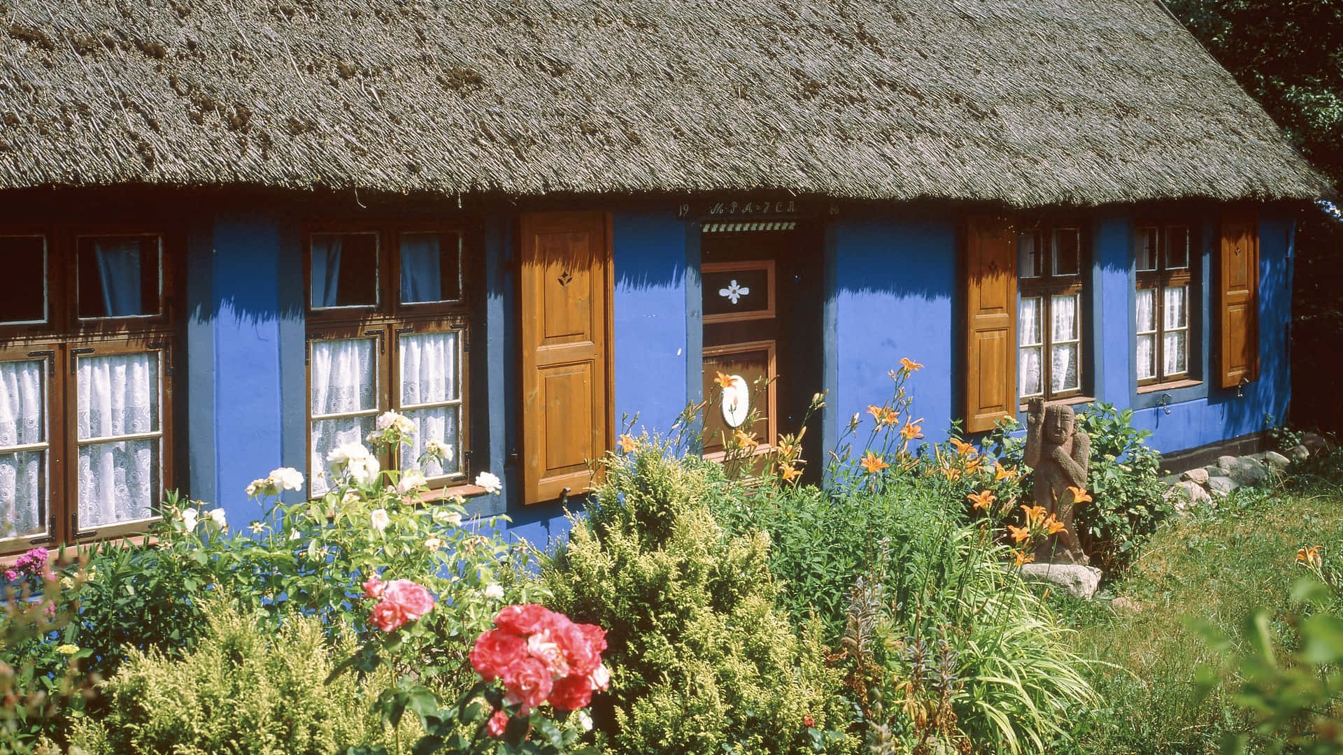 cottage garden, blue thatched-roof cottage, wooden shutters, Full HD Desktop Wallpaper