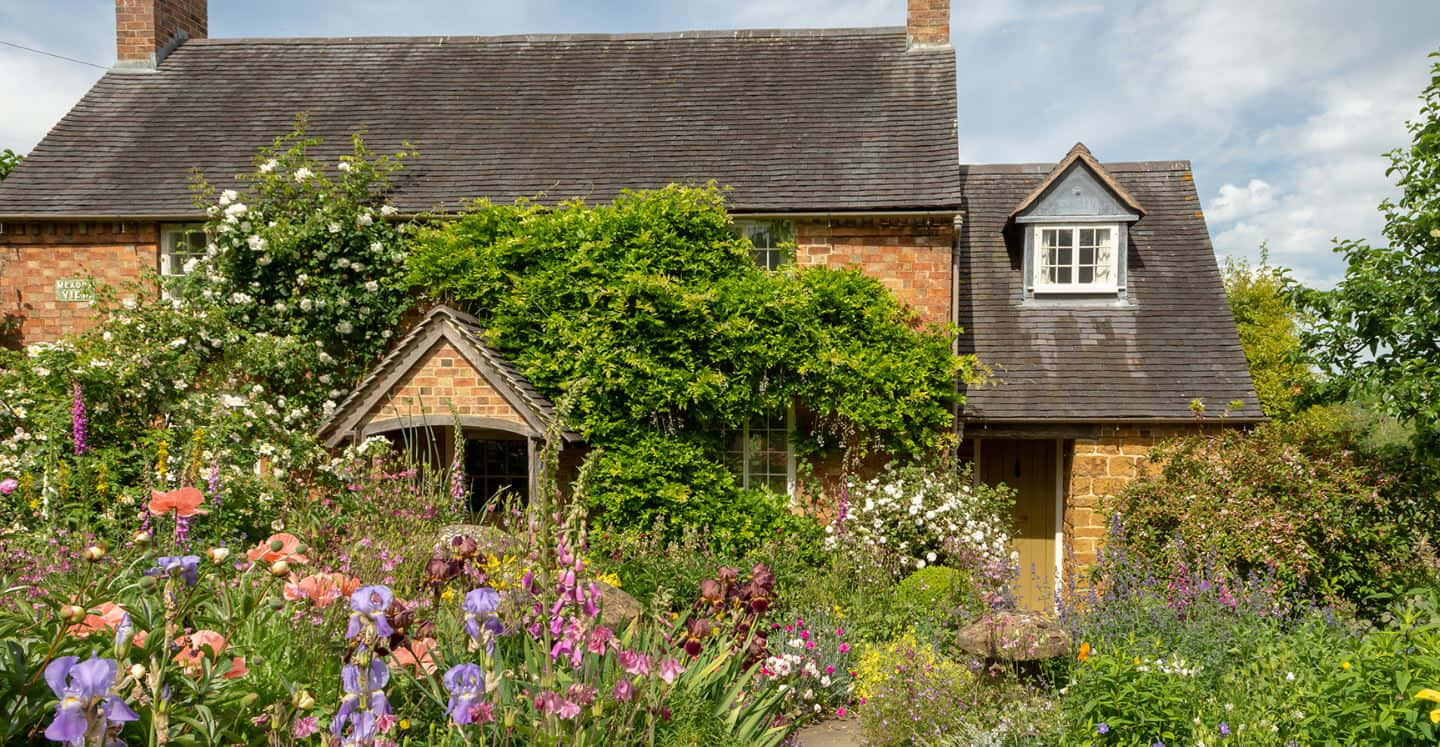 Cottage Garden, brick cottage, vibrant garden, HD Desktop Wallpaper