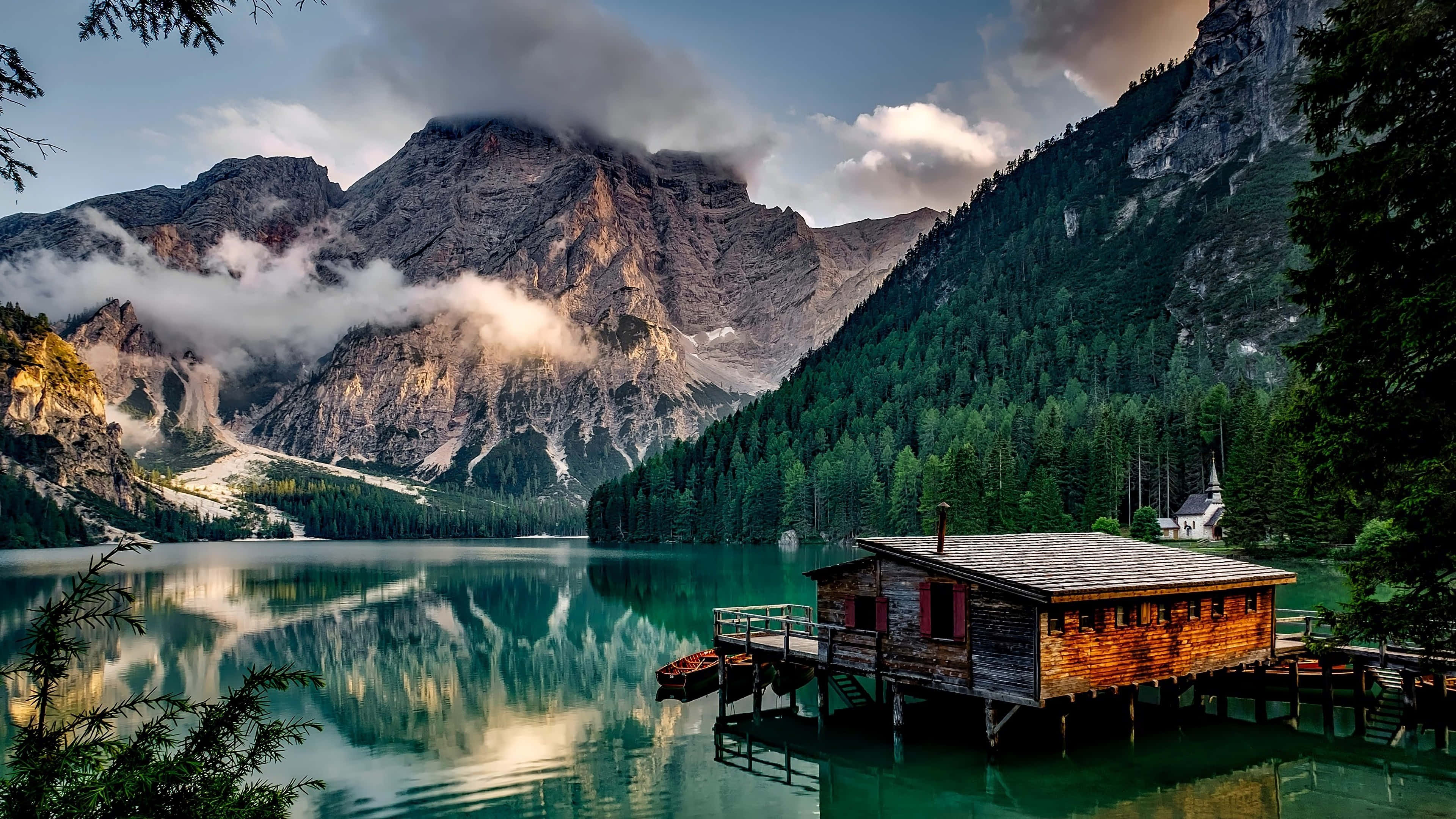 Mountain Lake Cottage, turquoise waters, towering mountains, 4K Desktop Wallpaper
