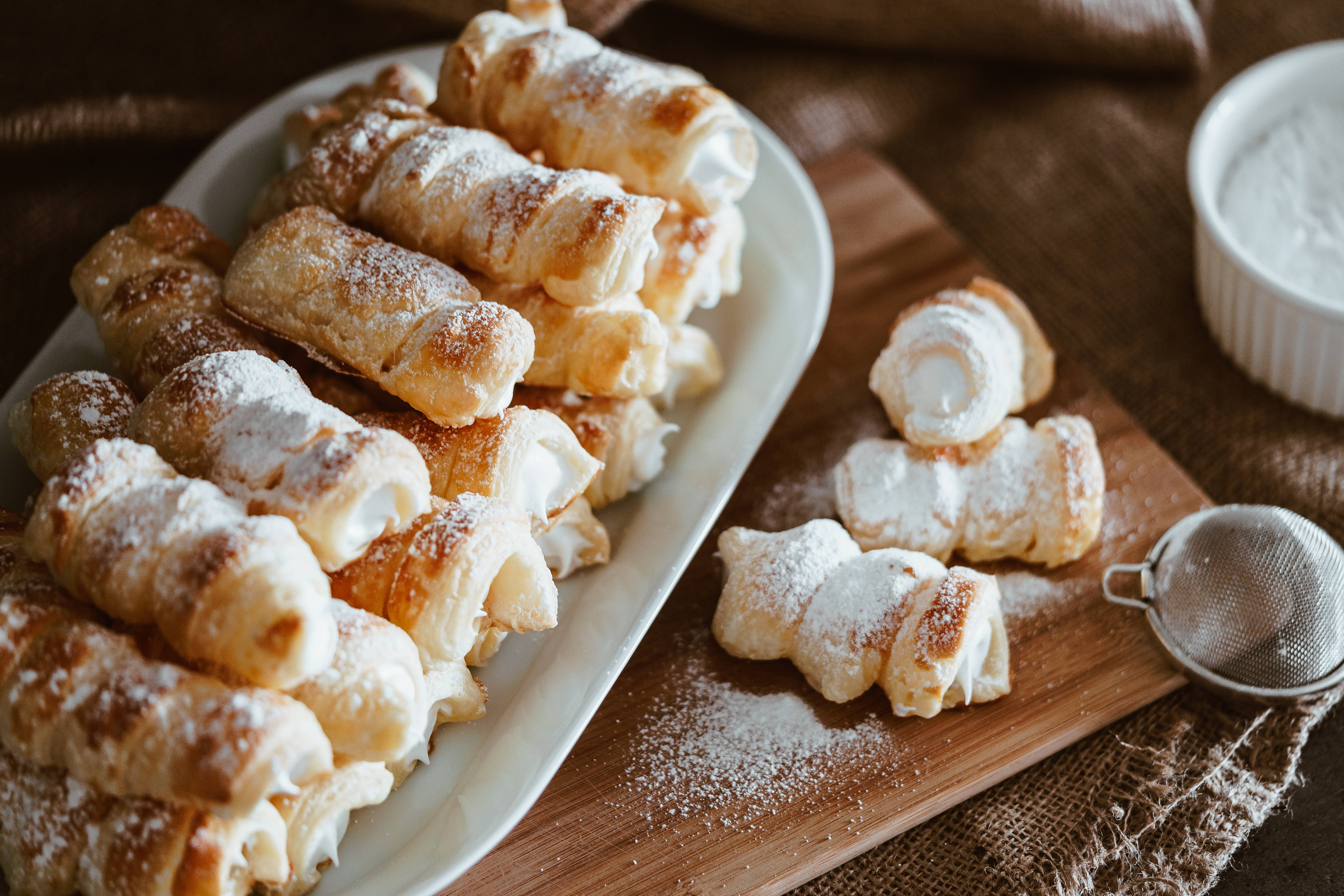 Schaumrollen, cottagecore aesthetic, golden-brown, 5K Desktop Wallpaper