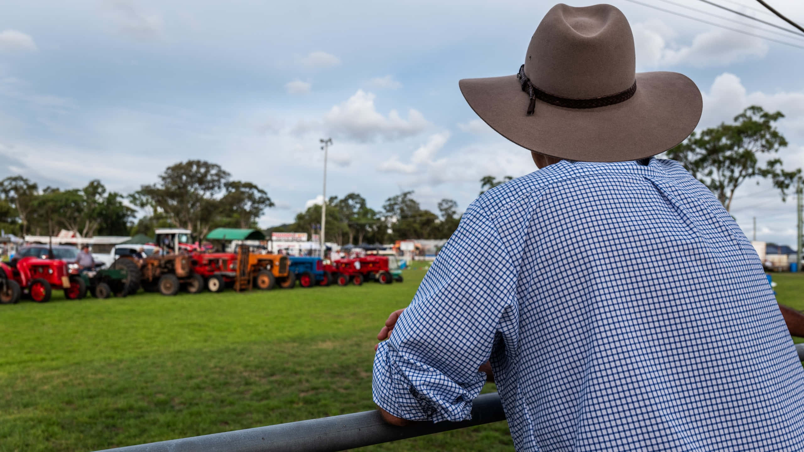 Country Boy, agricultural show, vintage tractors, 2K Desktop Wallpaper