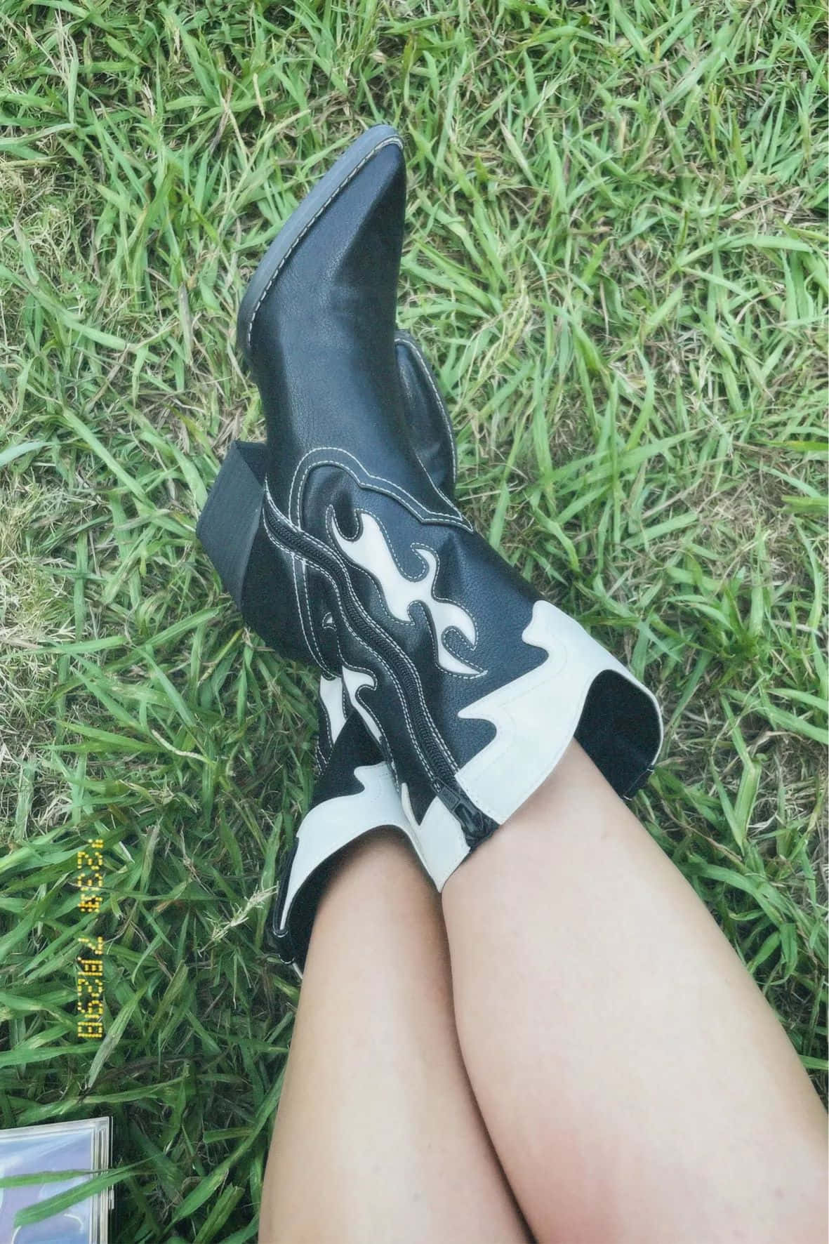 Coastal Cowgirl, black cowboy boots, white flame stitching, HD Phone Wallpaper