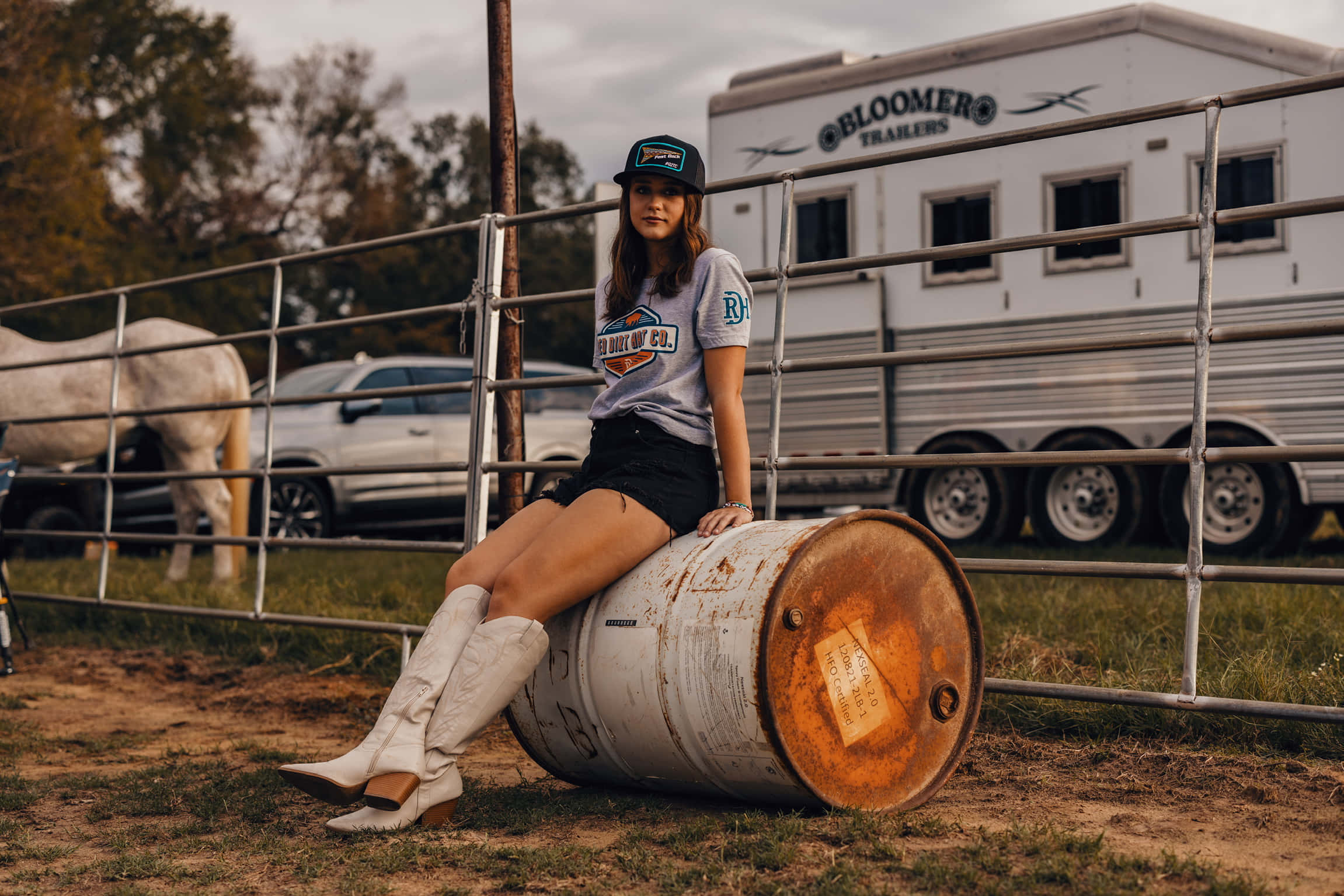 country girl ranch style aesthetic, cowboy boots, cap, Full HD Desktop Wallpaper
