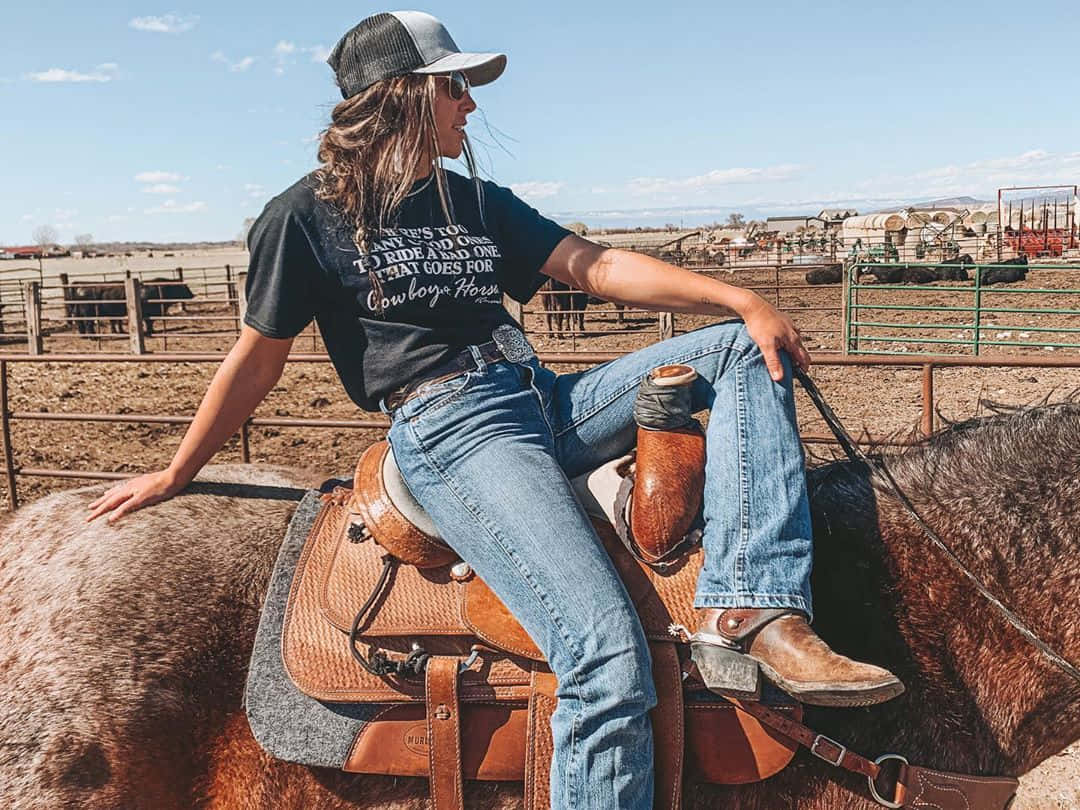 Country Girl Horseback Riding Aesthetic, trucker hat, jeans, SD Desktop Wallpaper