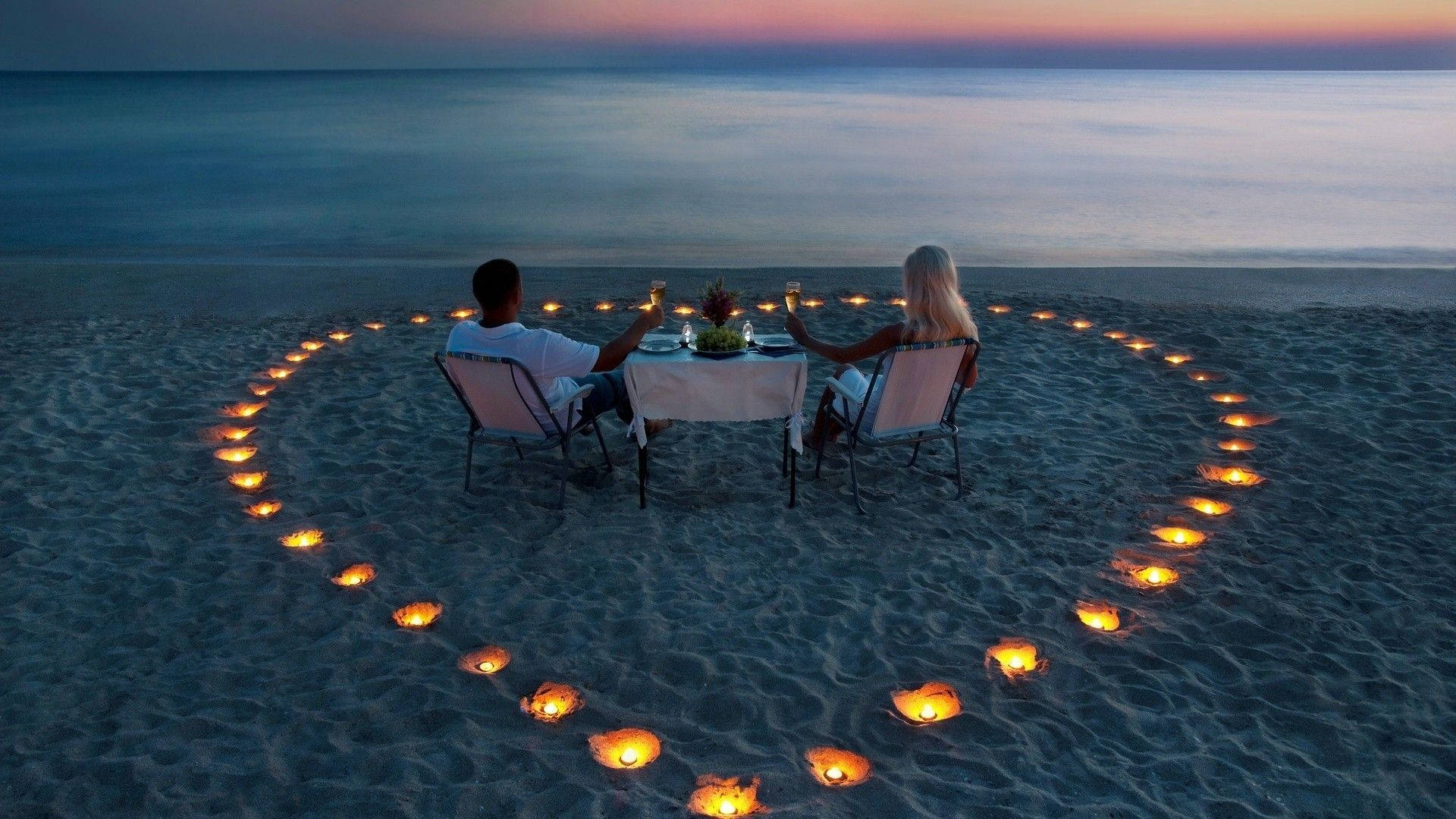 enamoured couple, romantic candlelit dinner, beach at twilight, Full HD Desktop Wallpaper