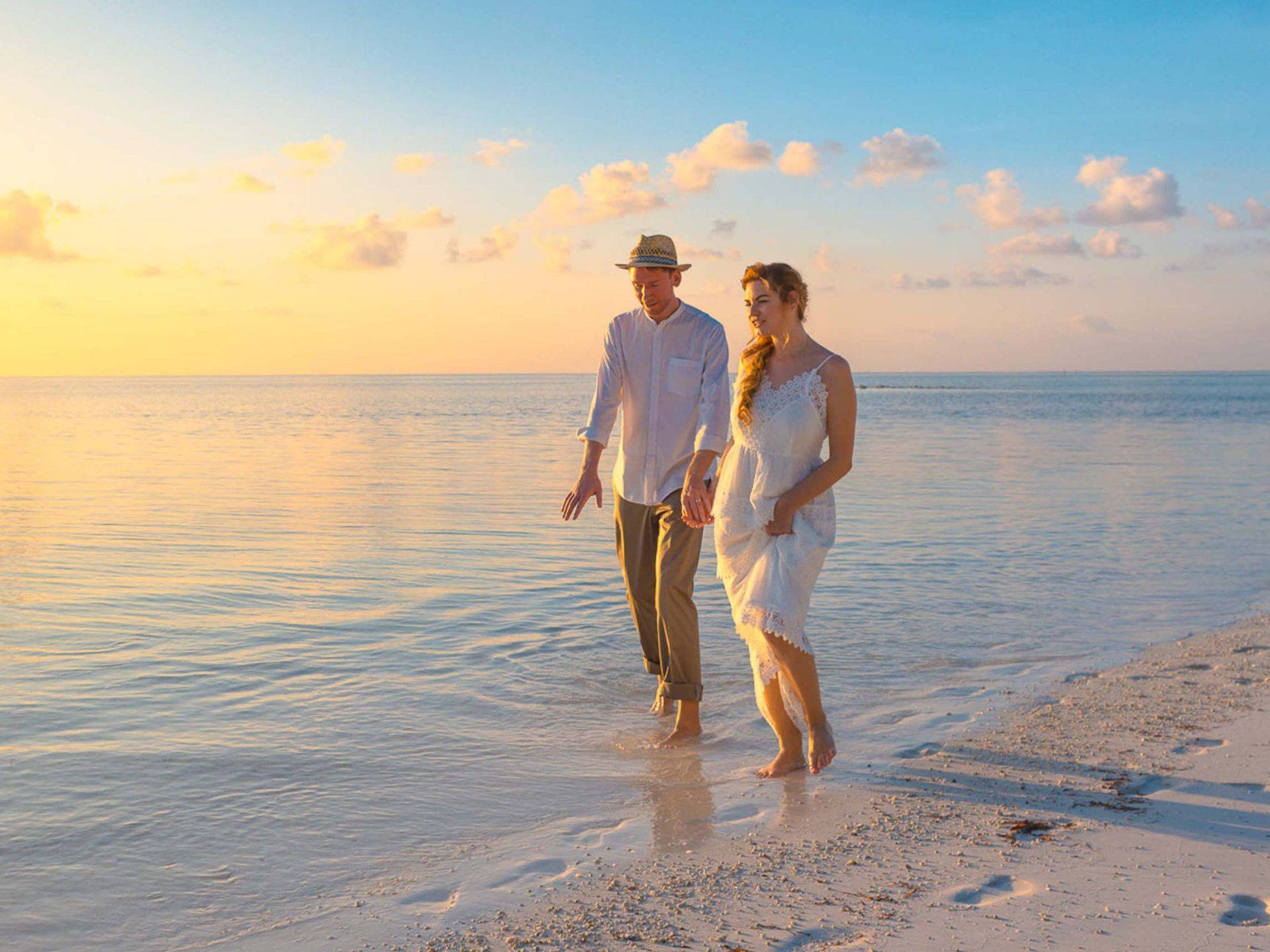 couple, beach, sunset, Full HD Desktop Wallpaper