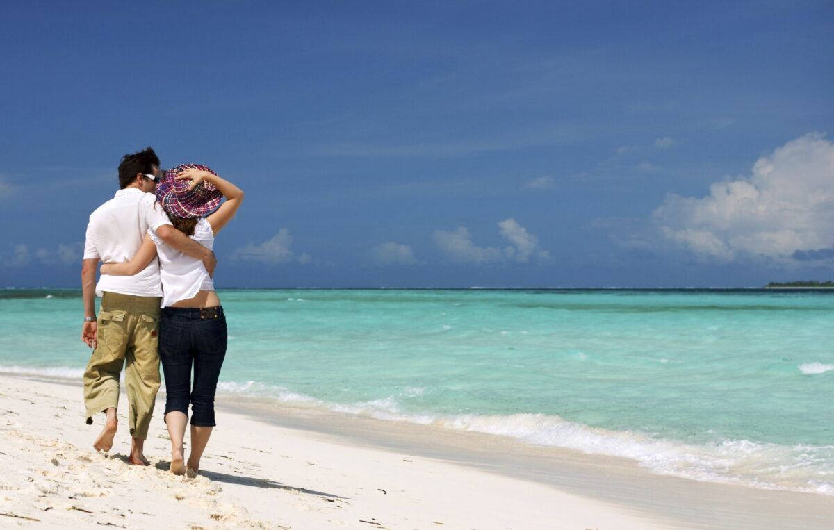 couple, pristine white sand beach, bright blue sky, SD Desktop Wallpaper