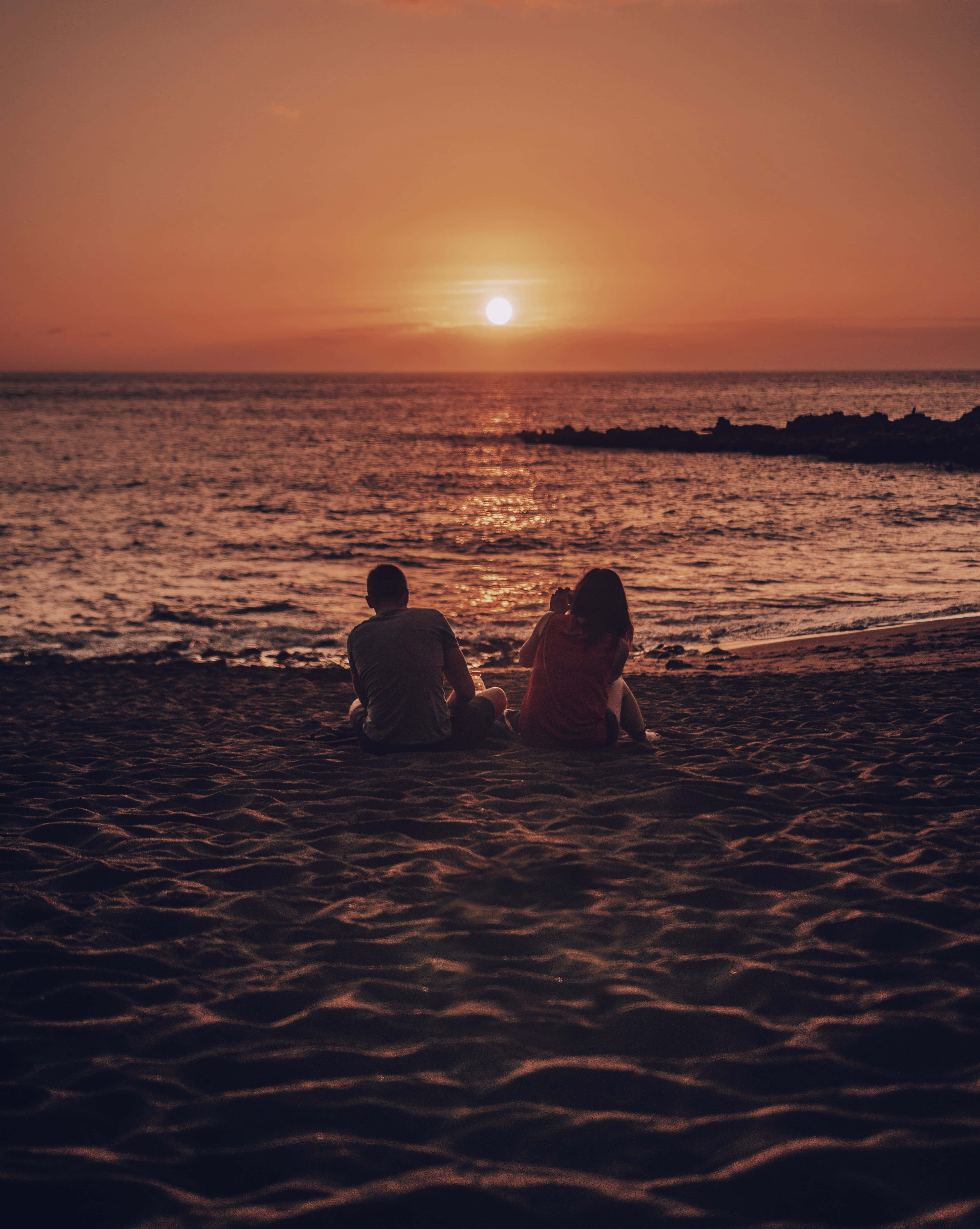 couple, beach, sunset, 4K Phone Wallpaper