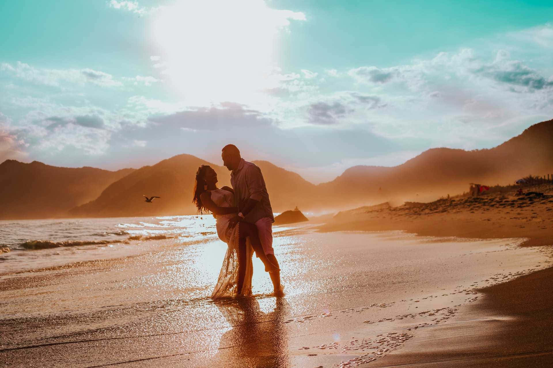 couple, beach, sunset, Full HD Desktop Wallpaper