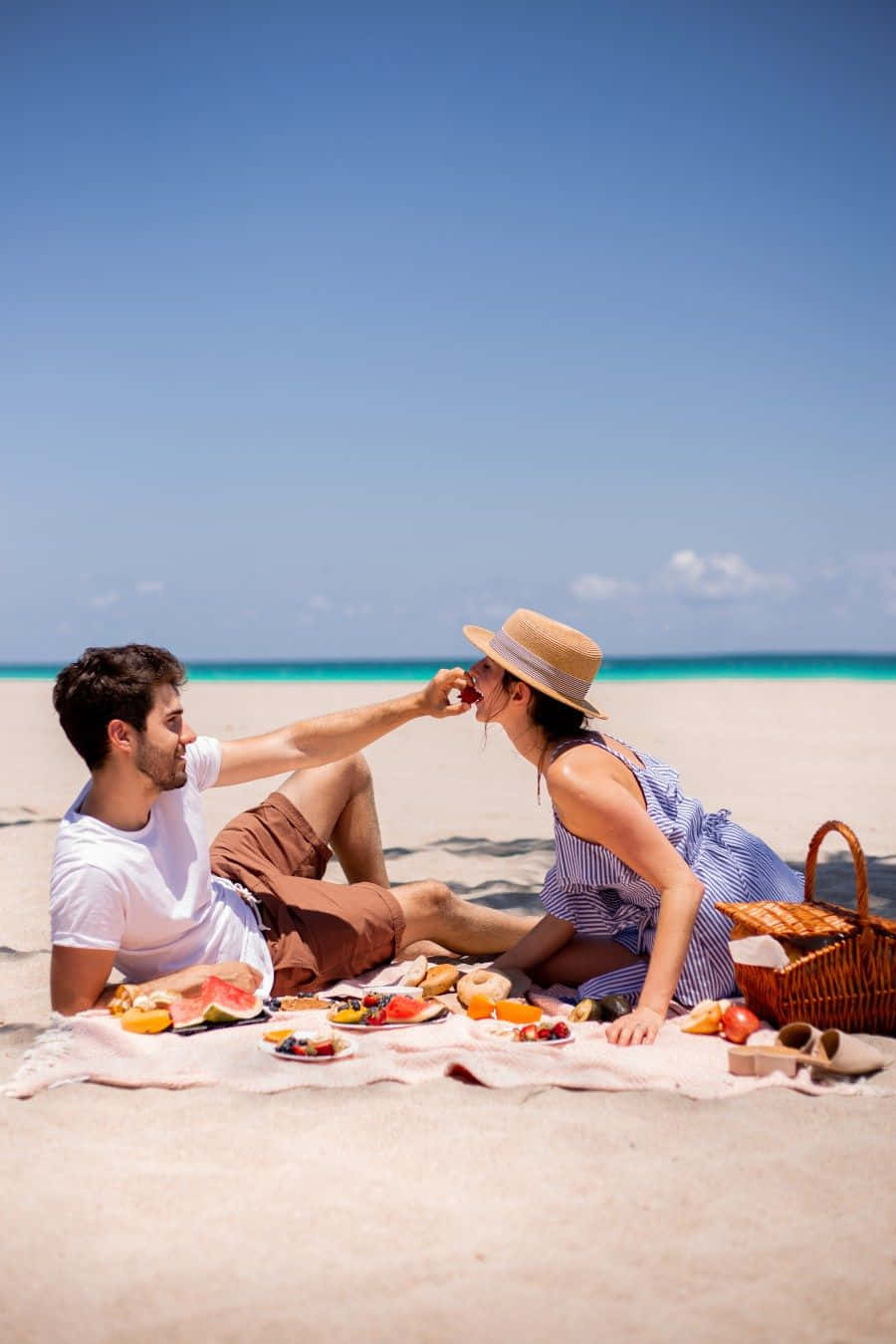couple, beach, white sand, HD Phone Wallpaper