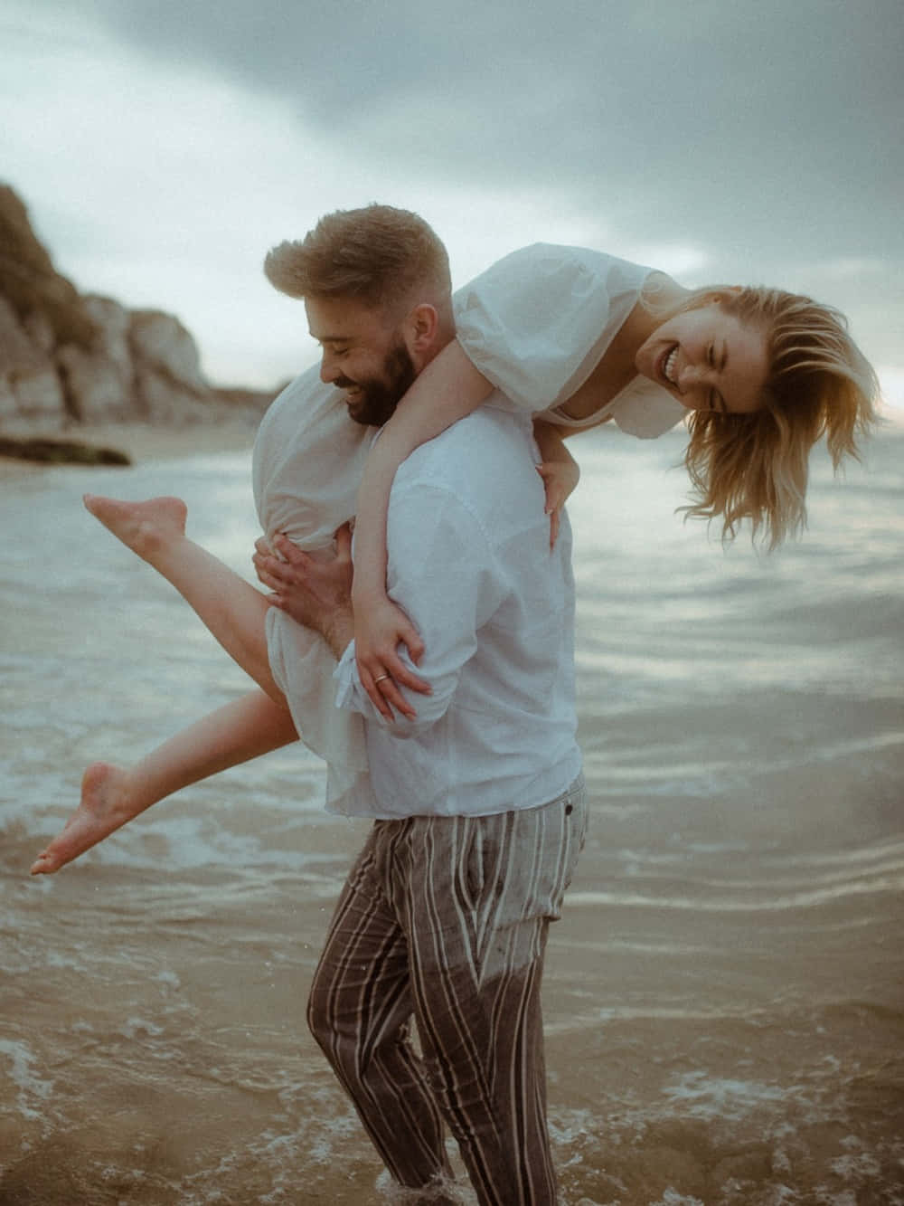 couple, beach, ocean water, HD Phone Wallpaper