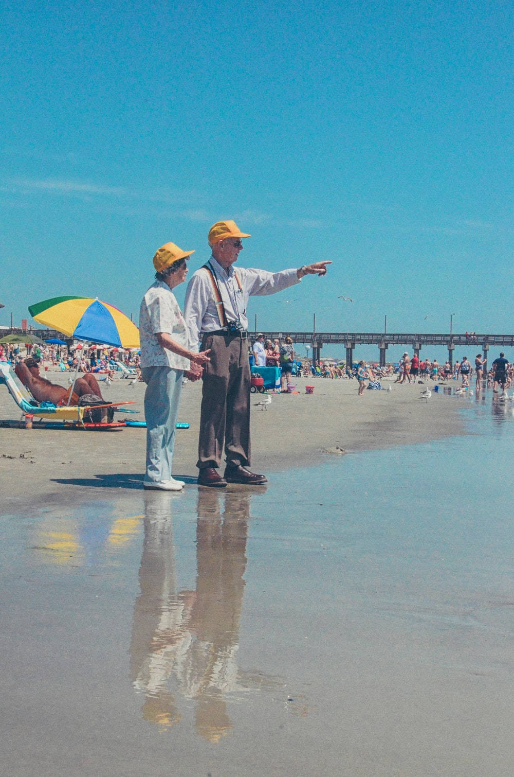 old aesthetic couple, beach, yellow hats, HD Phone Wallpaper