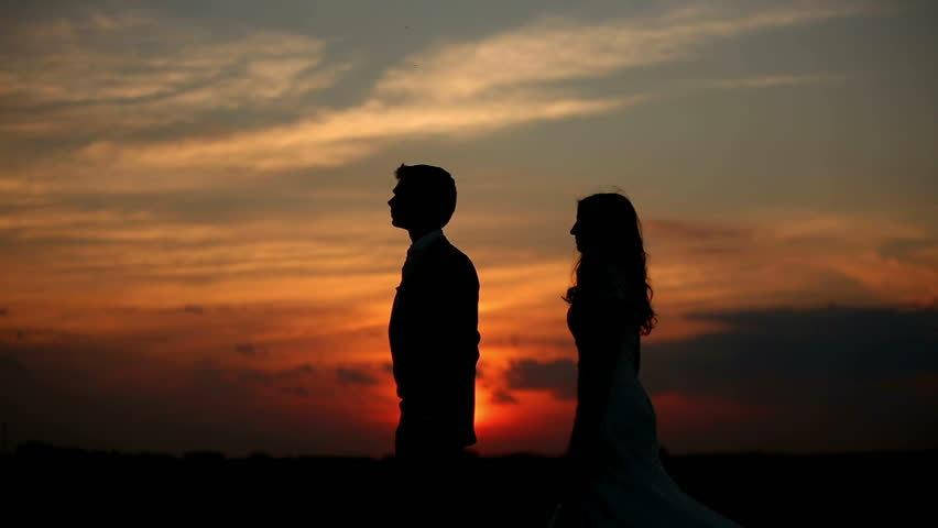 couple, fiery sunset sky, streaked clouds, SD Desktop Wallpaper