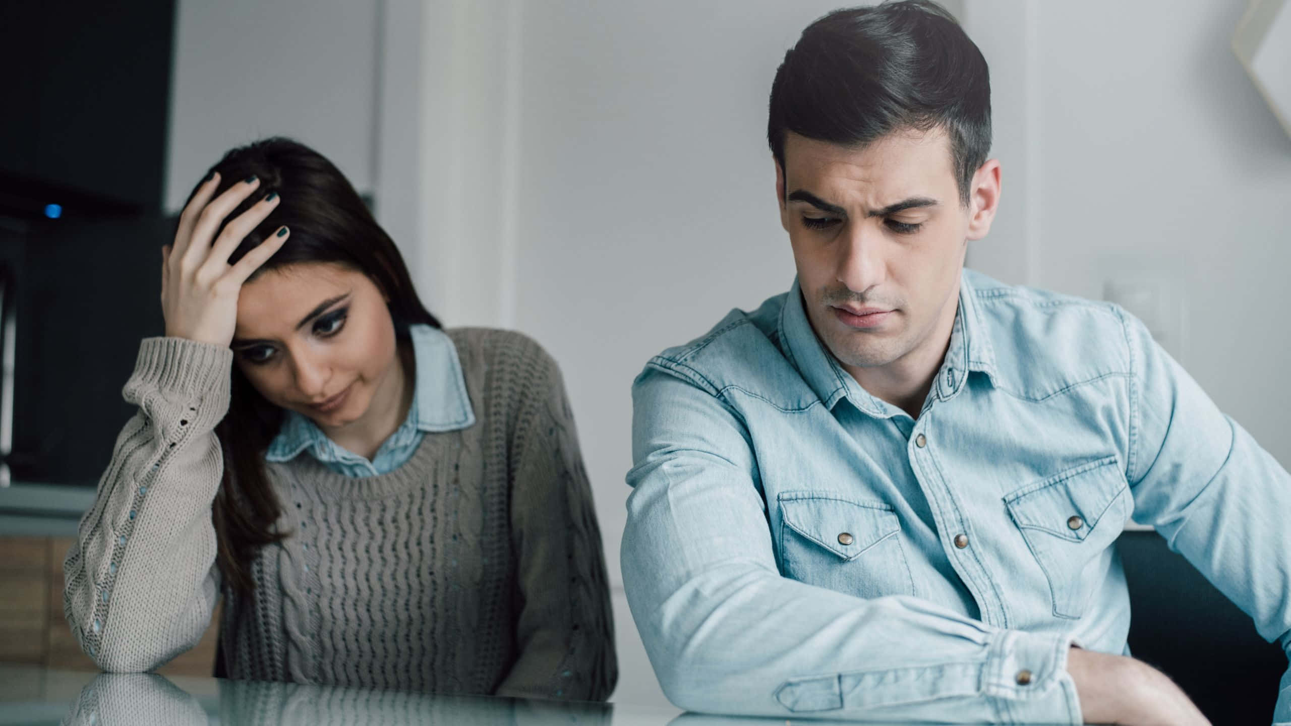 modern kitchen, table, couple, 2K Desktop Wallpaper
