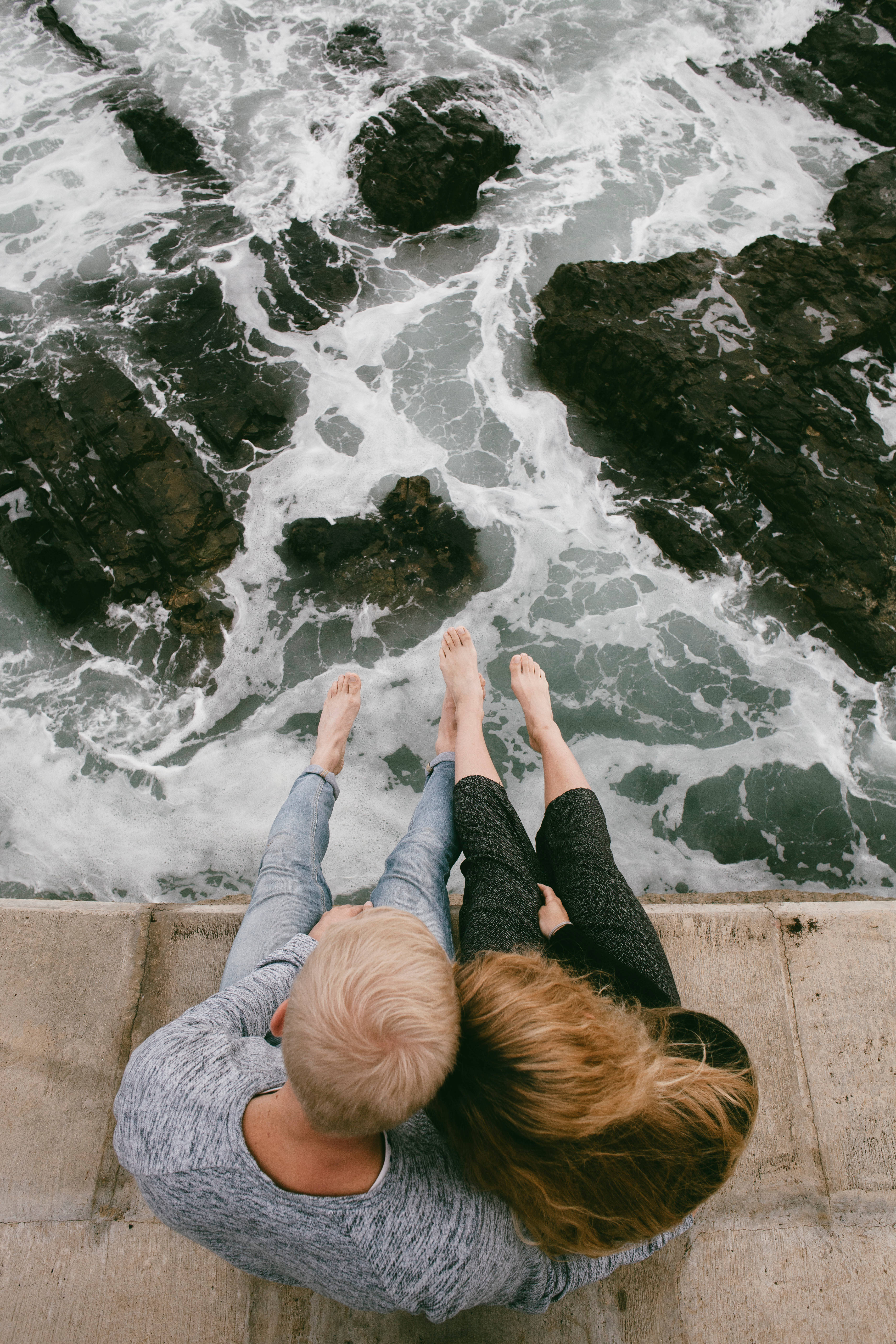 couple, sea, concrete ledge, 5K Phone Wallpaper