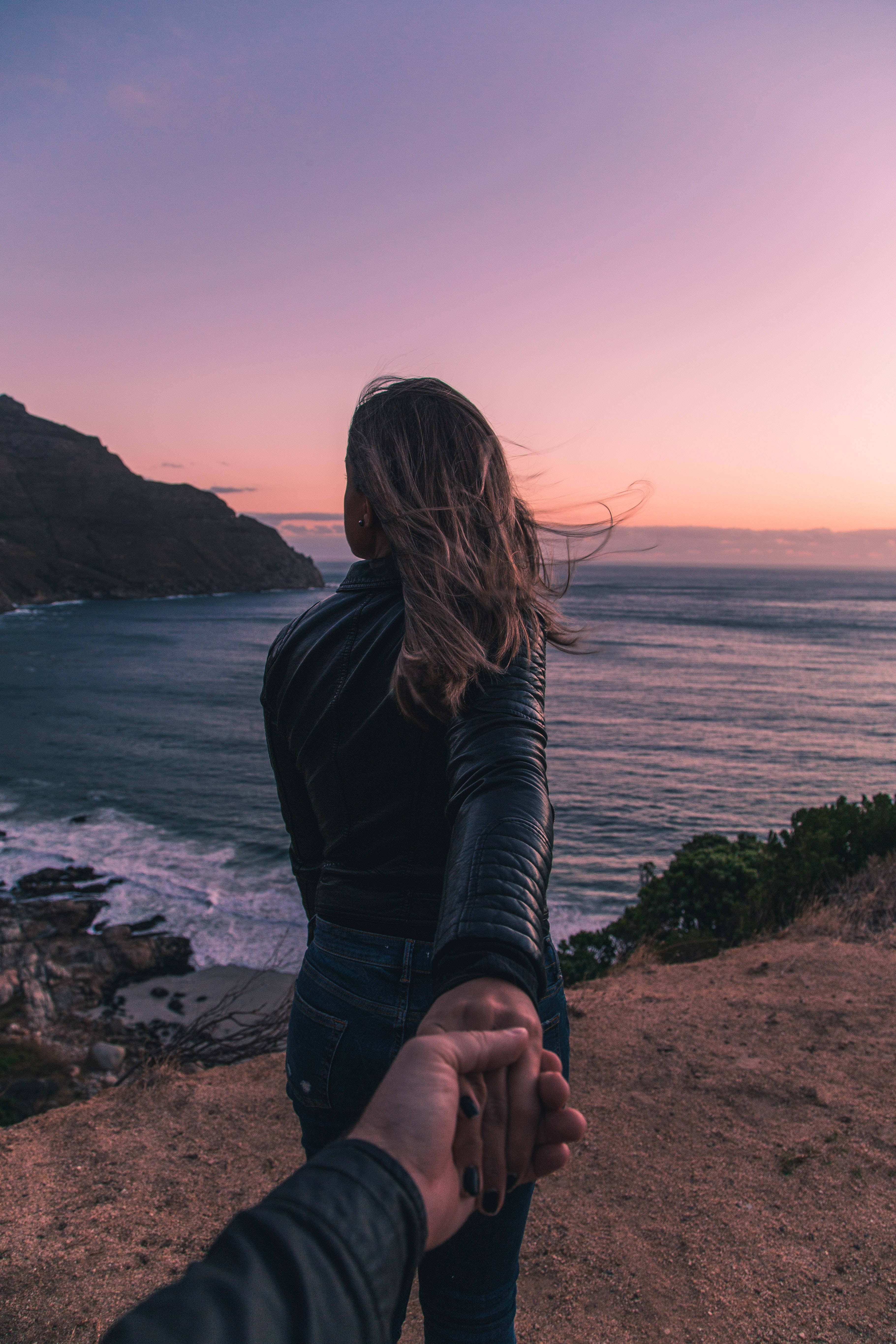 Couple Hands, ocean, cliffside, 5K Phone Wallpaper
