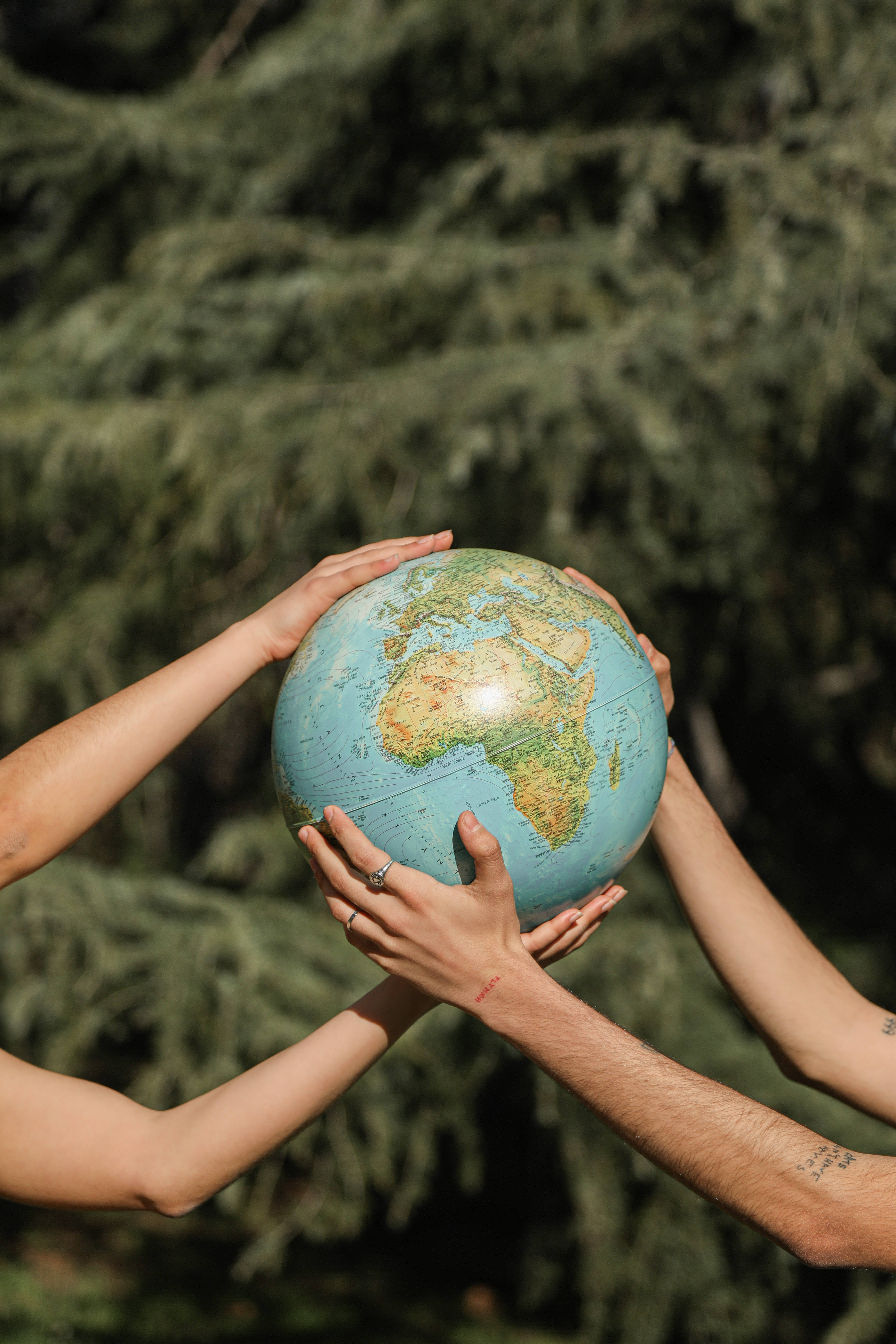 Couple Hands, globe, vintage globe, 5K Phone Wallpaper