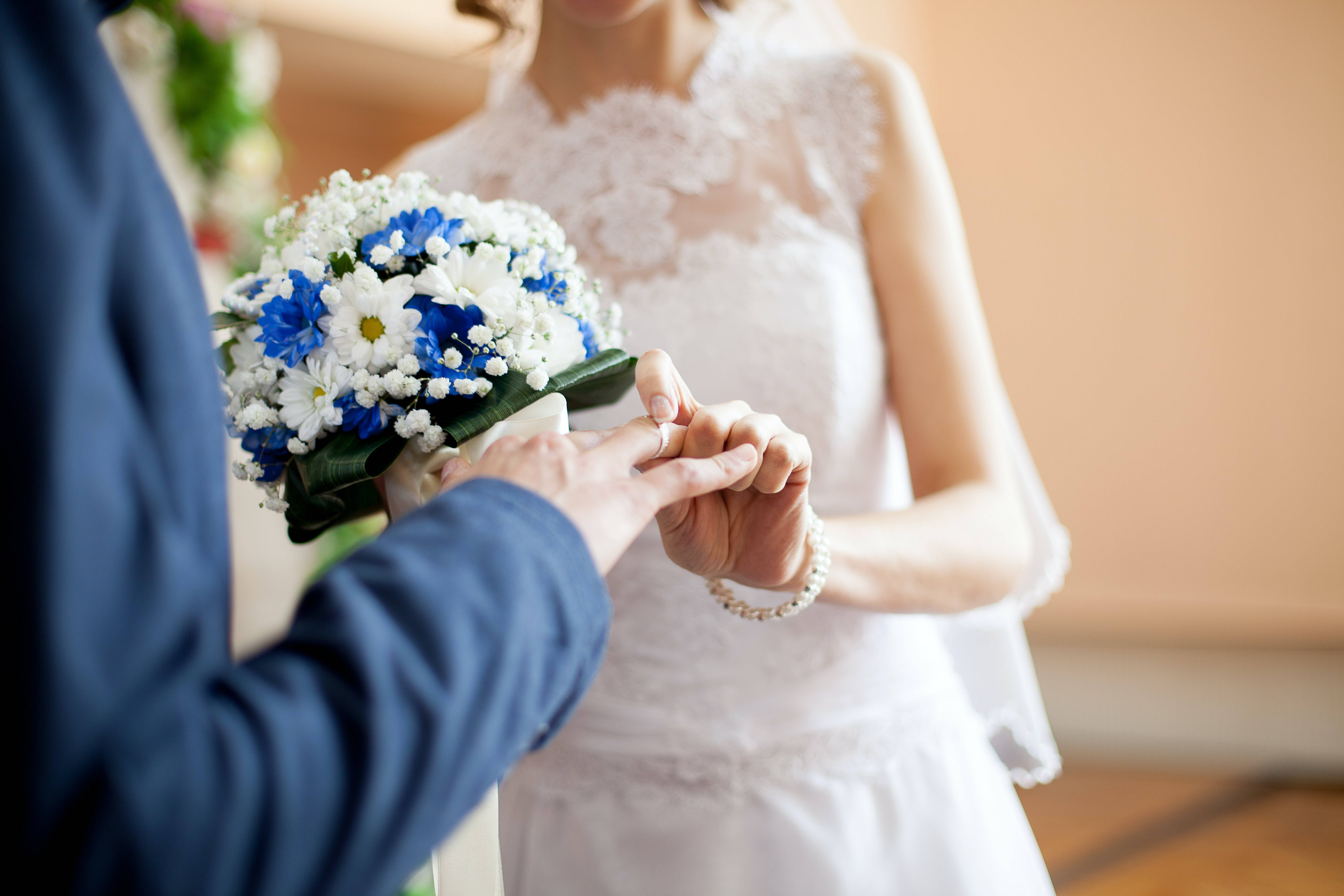 couple hands, wedding ring, vibrant blue and white floral bouquet, 5K Desktop Wallpaper
