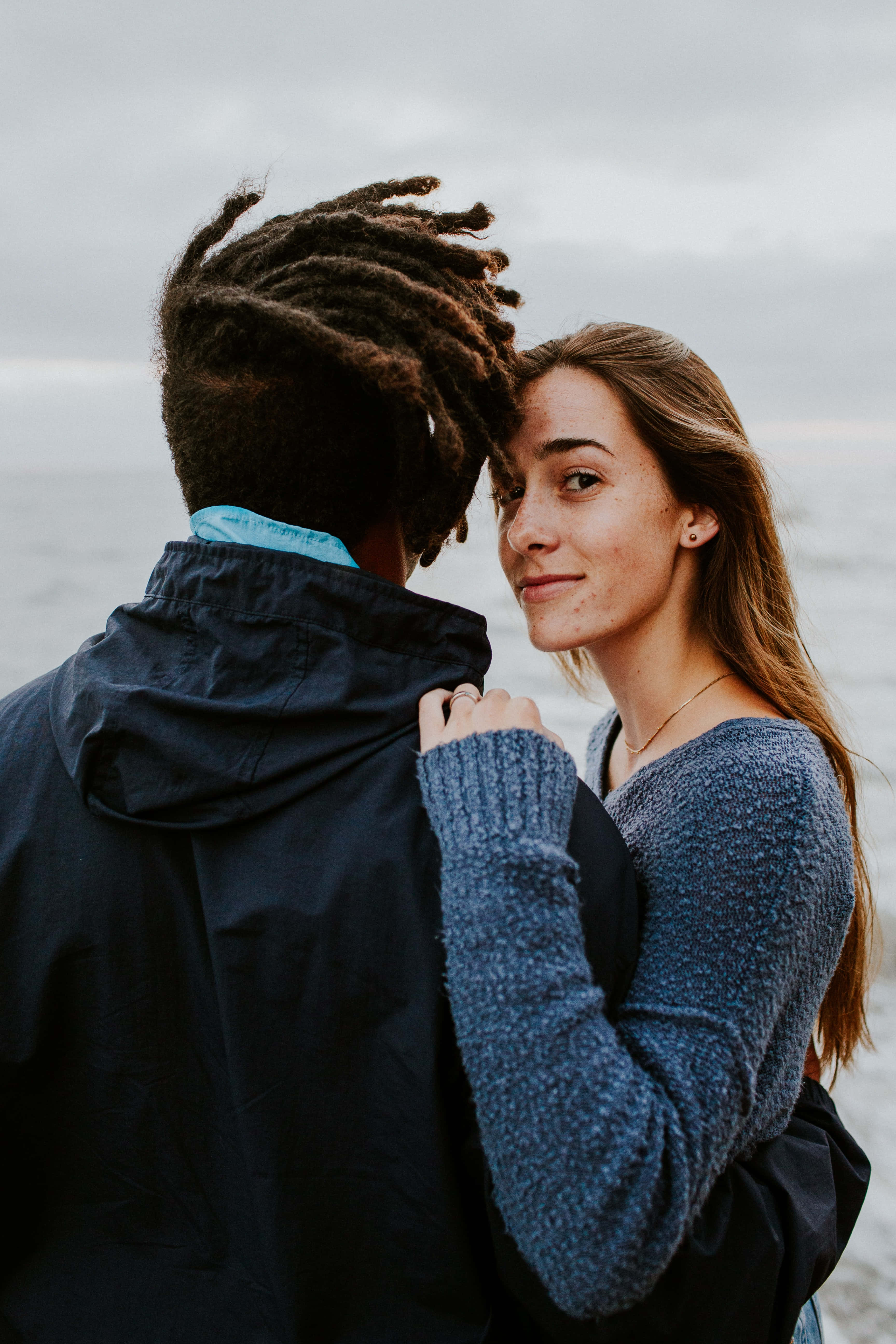 couple, ocean, cloudy sky, 5K Phone Wallpaper