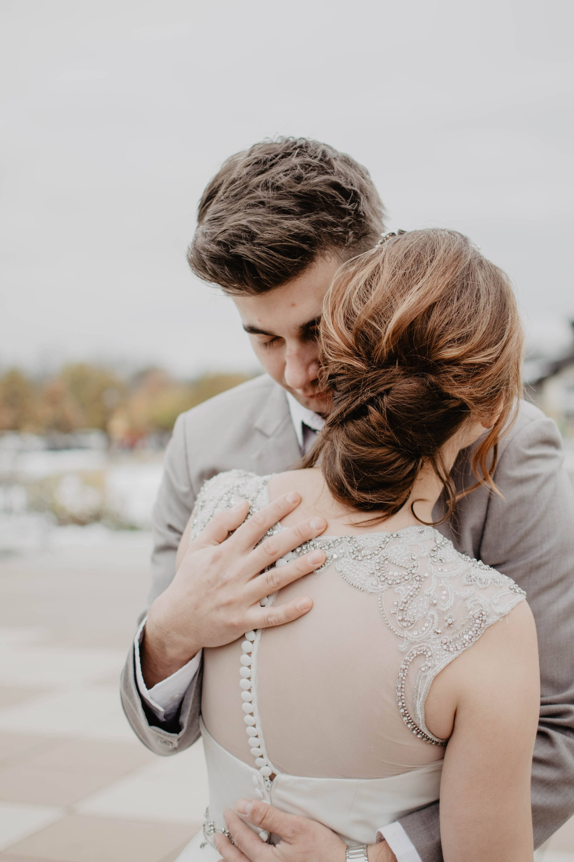 bride, groom, outdoor setting, 2K Phone Wallpaper