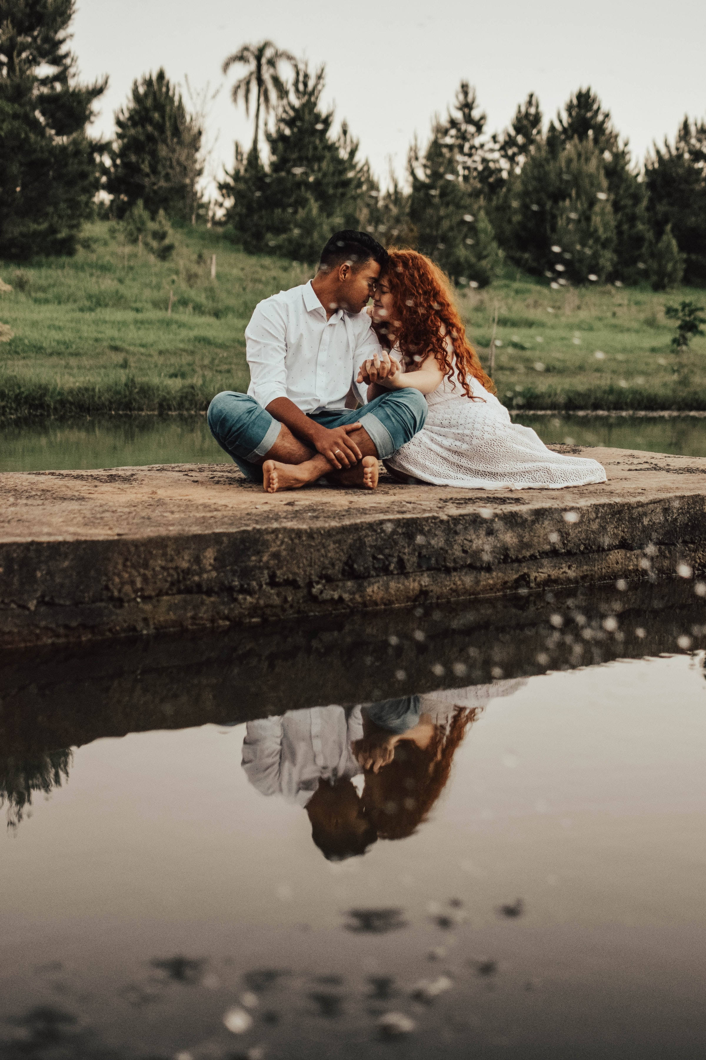 couple hugging, reflection, river, 2K Phone Wallpaper