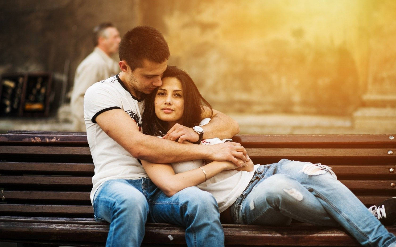 couple, wooden bench, golden sunlight, HD Desktop Wallpaper