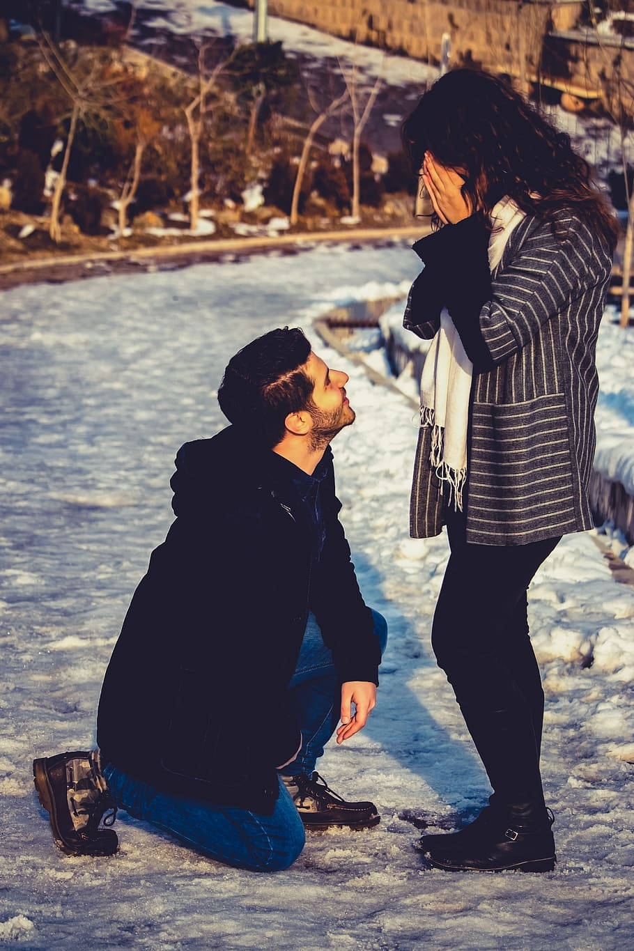 boyfriend and girlfriend, snow, proposing, HD Phone Wallpaper