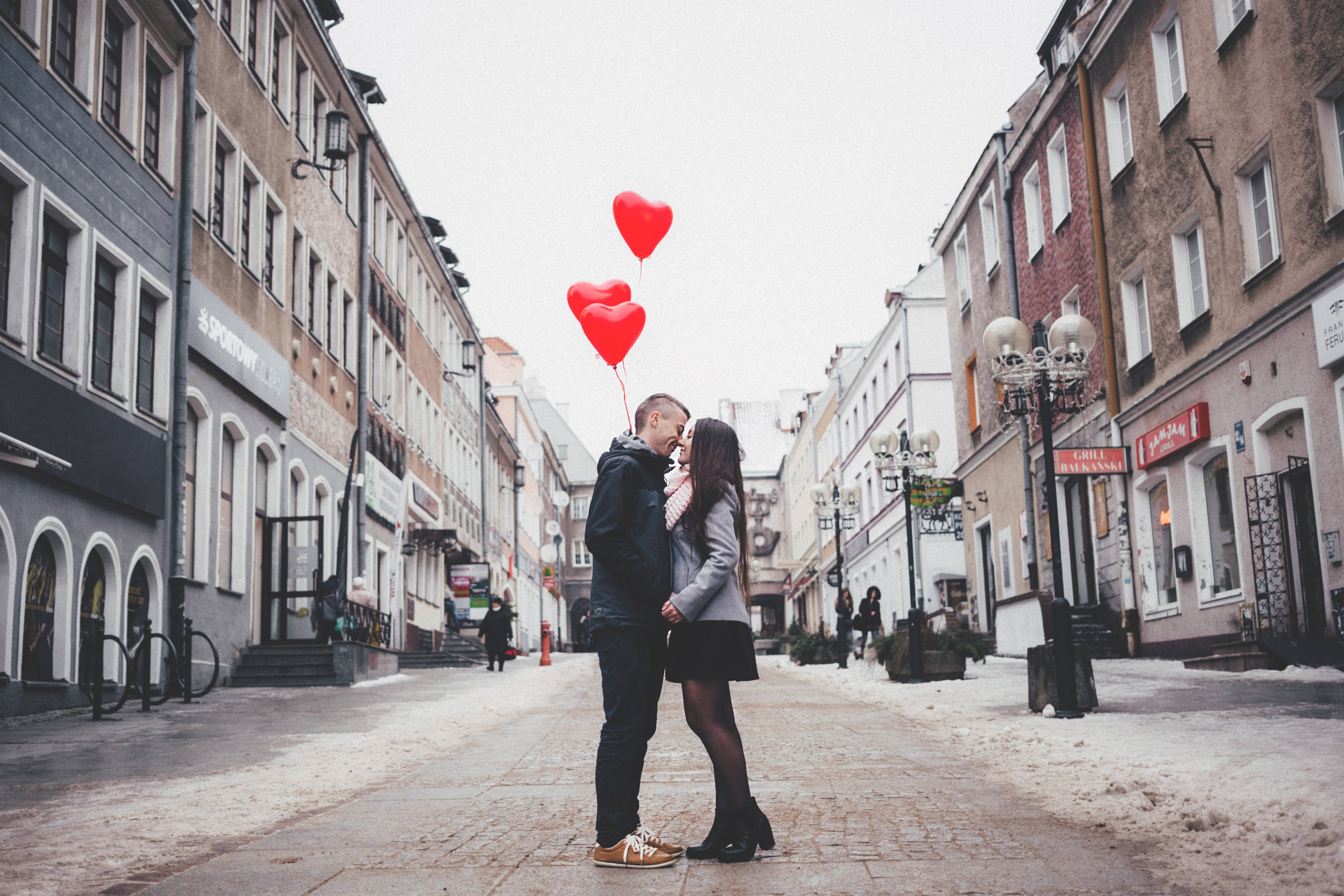 Lovers Heart-Shaped Balloons, red heart balloons, snowy urban street, 5K Desktop Wallpaper