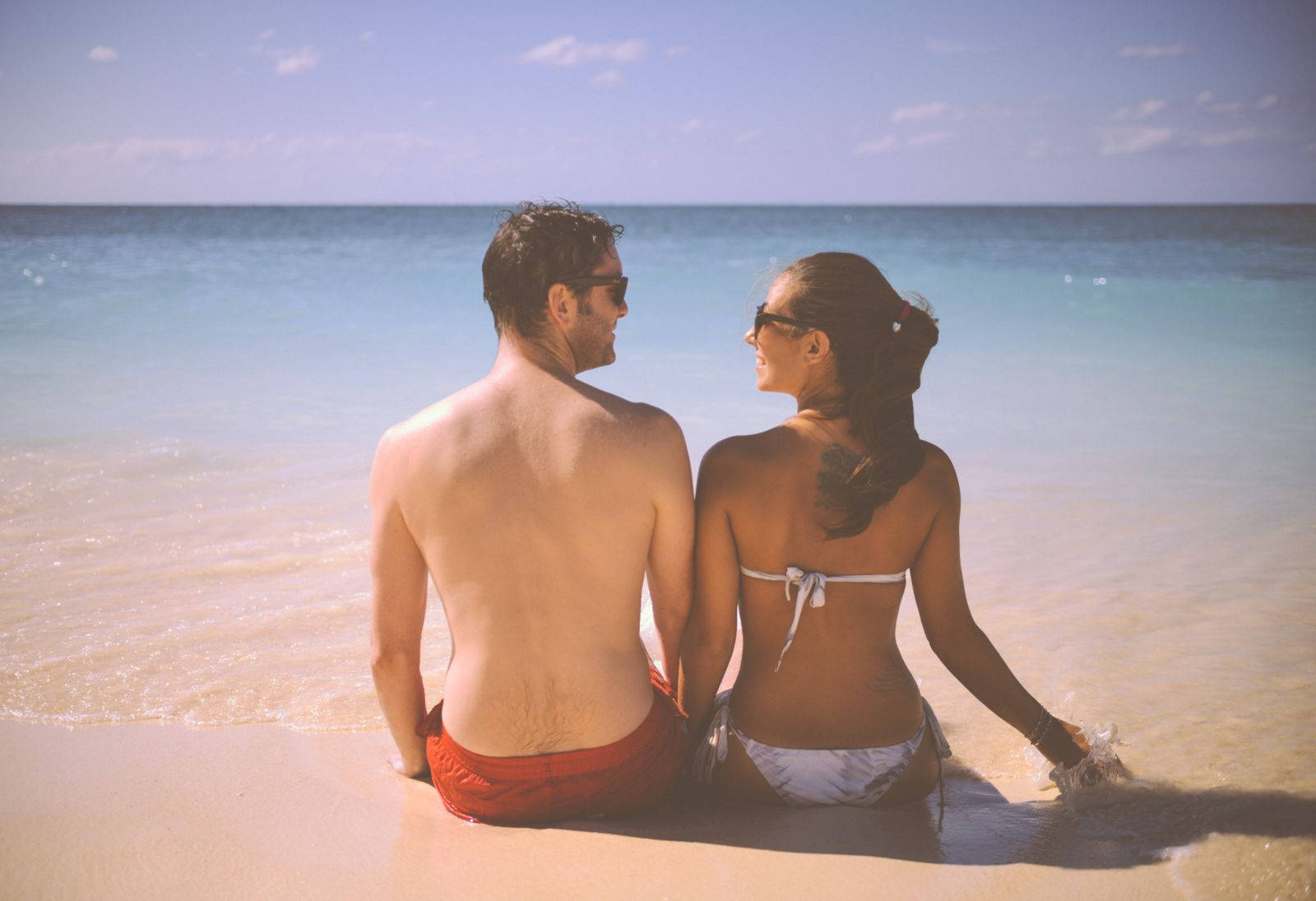 Romantic Sunset Beach Stroll for Two, turquoise ocean, clear blue sky, HD Desktop Wallpaper
