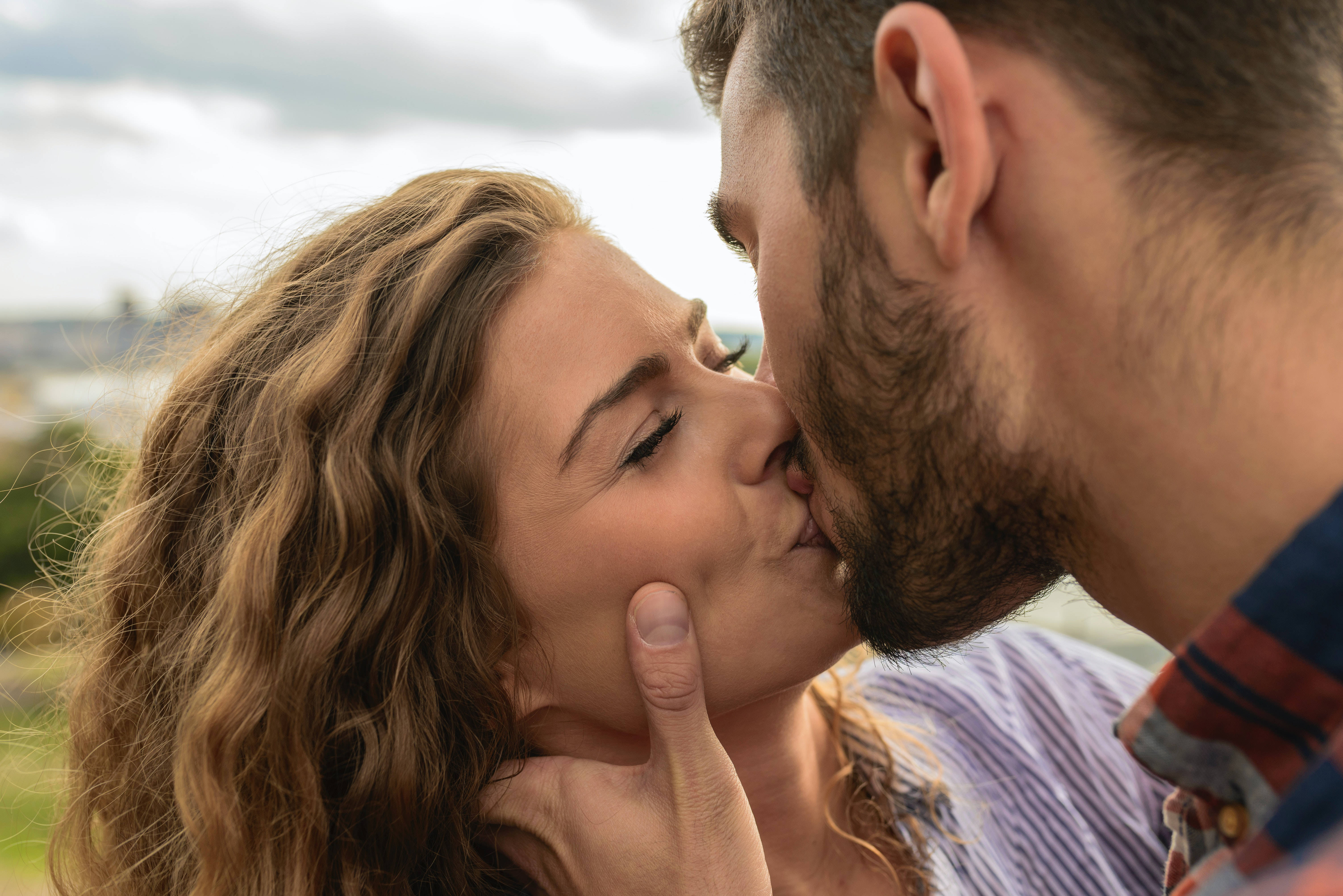 couple in love kissing, man with a beard, woman with curly hair, 5K Desktop Wallpaper