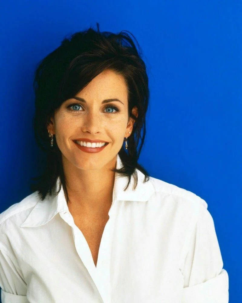Courteney Cox, blue background, white collared shirt, SD Phone Wallpaper