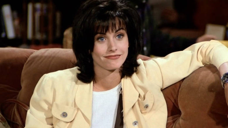 Courteney Cox, cream jacket, dark hair, SD Desktop Wallpaper