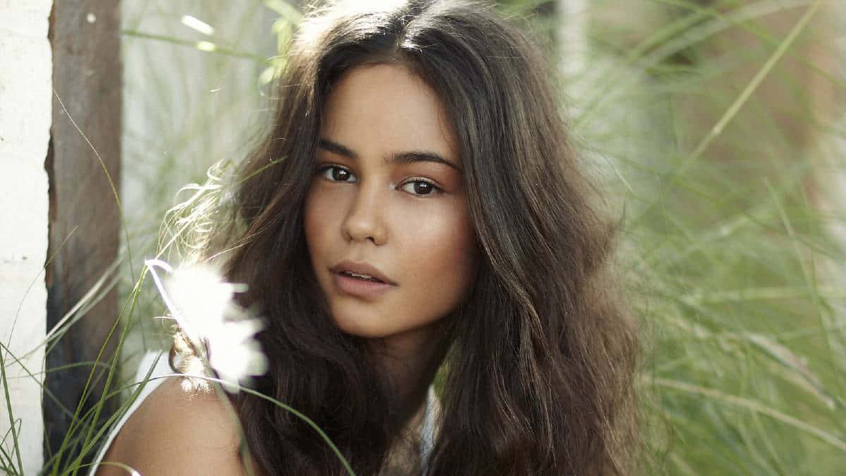 Courtney Eaton, long dark hair, tall green grass, SD Desktop Wallpaper
