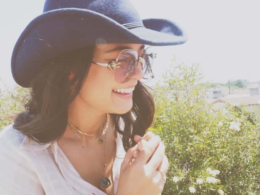 Courtney Eaton, navy hat, sunglasses, SD Desktop Wallpaper
