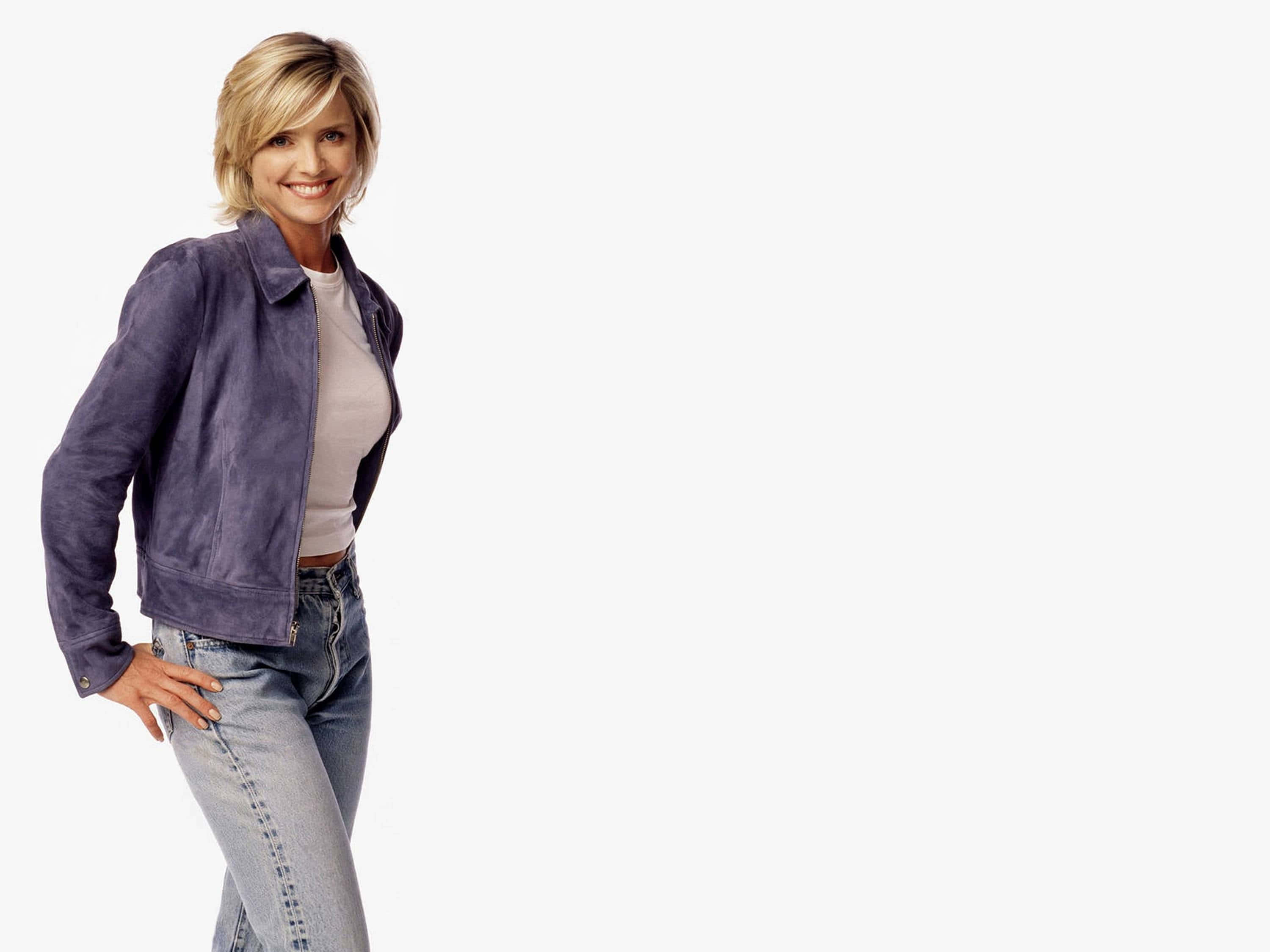 Courtney Thorne-Smith, purple suede jacket, jeans, 2K Desktop Wallpaper