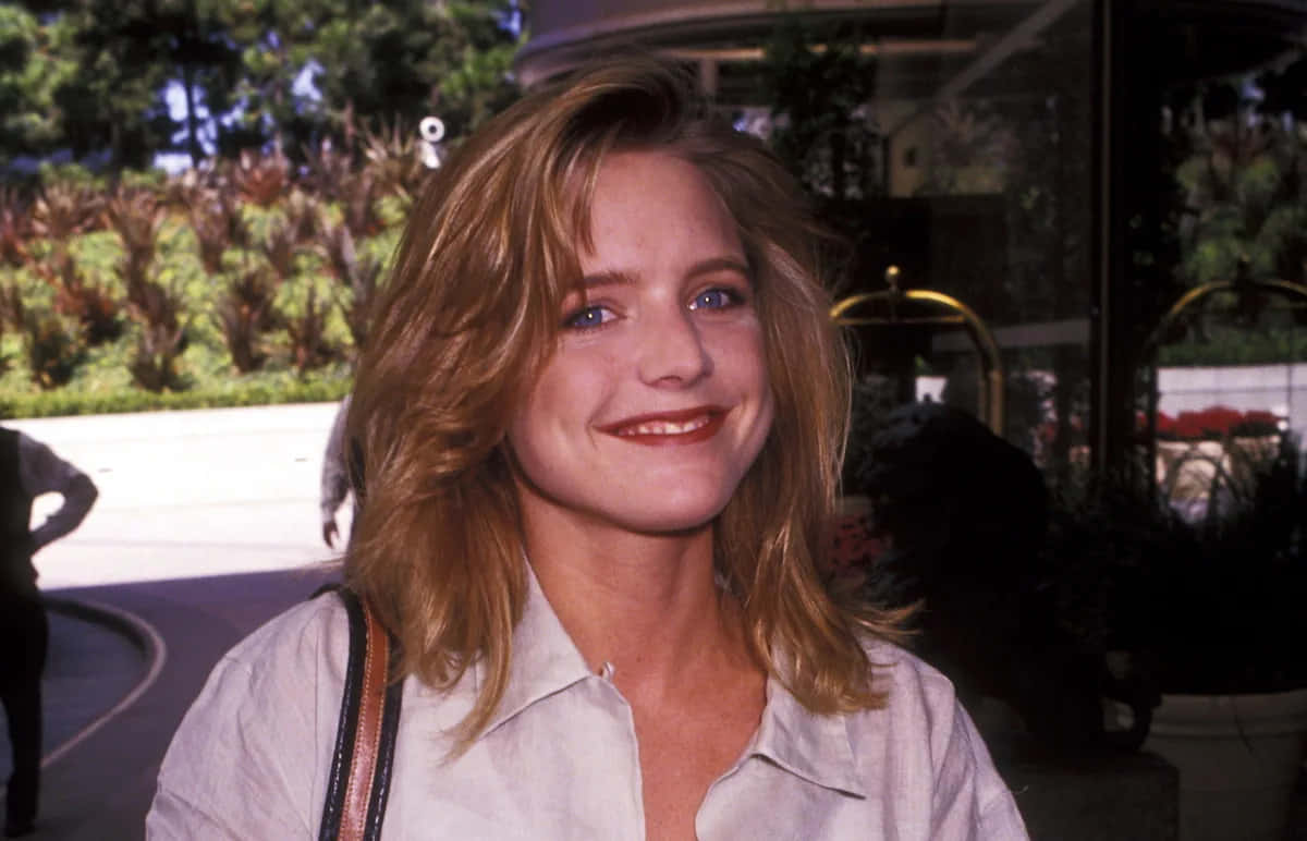 Courtney Thorne-Smith, light shirt, outdoors, SD Desktop Wallpaper