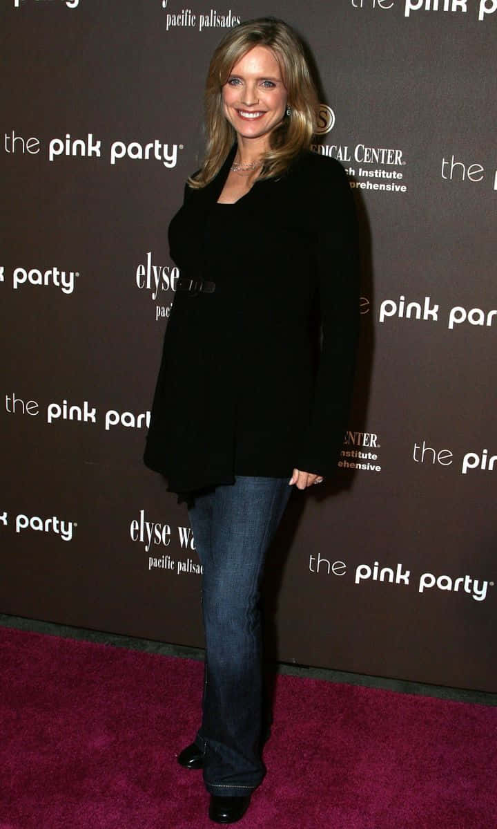 Courtney Thorne-Smith, black blazer, jeans, SD Phone Wallpaper